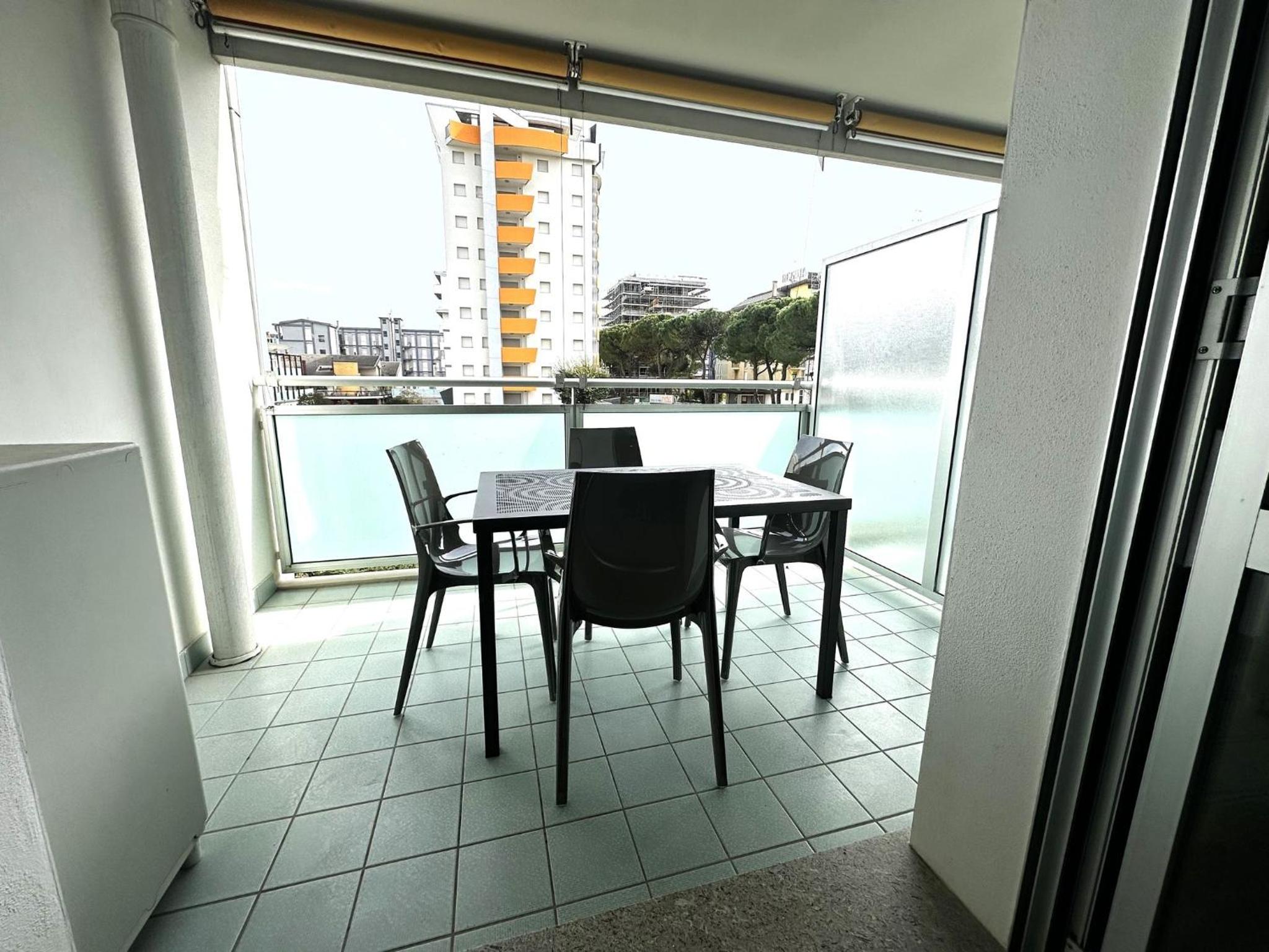 Apartment with pool near the beach