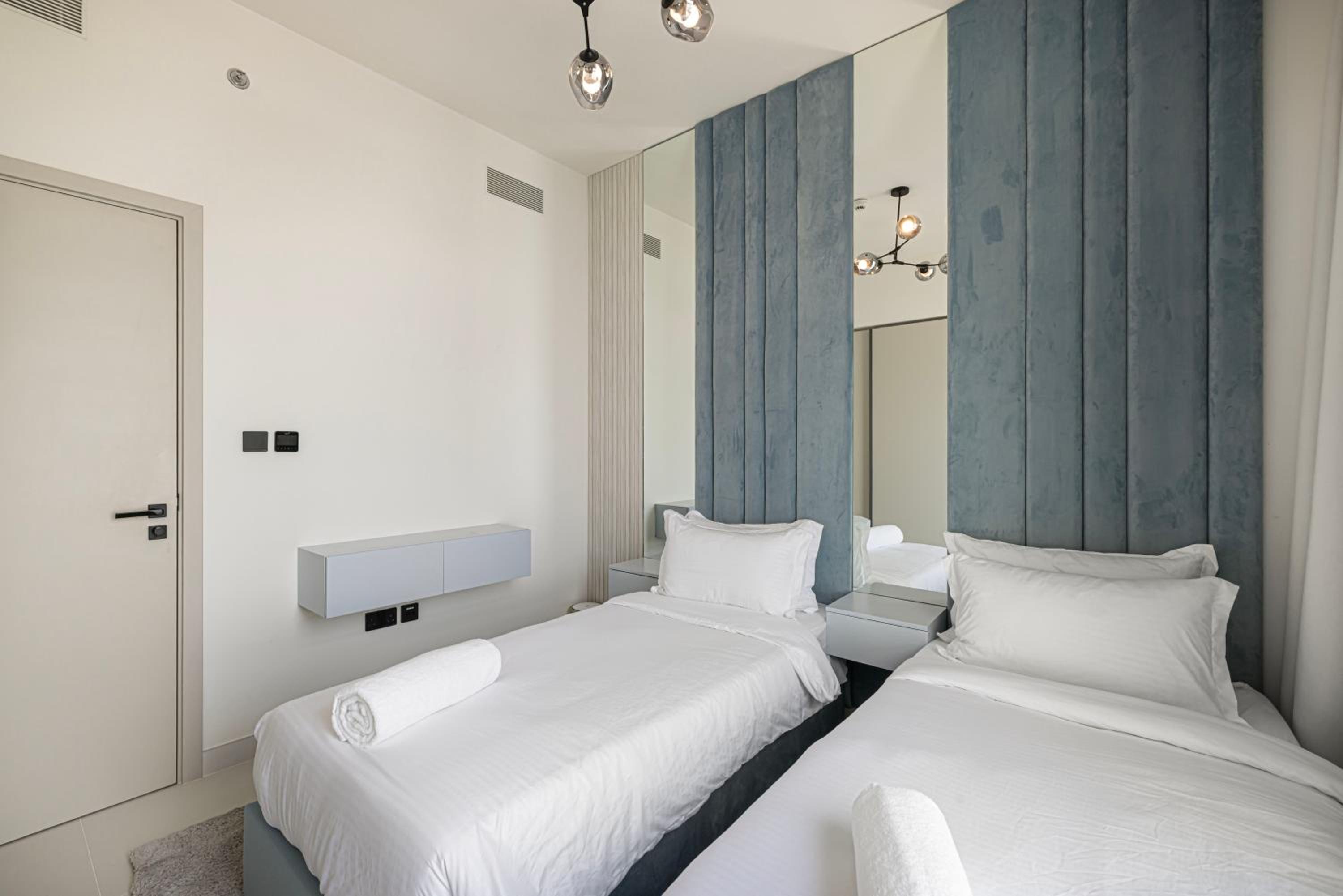 Luxury 3BR Palm Views at Emaar Beachfront