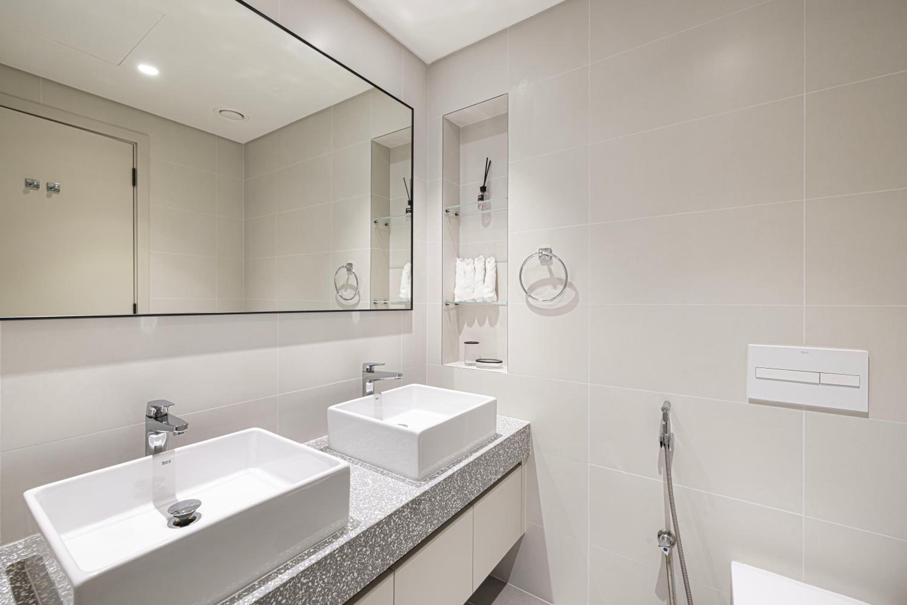 Luxury 3BR Palm Views at Emaar Beachfront