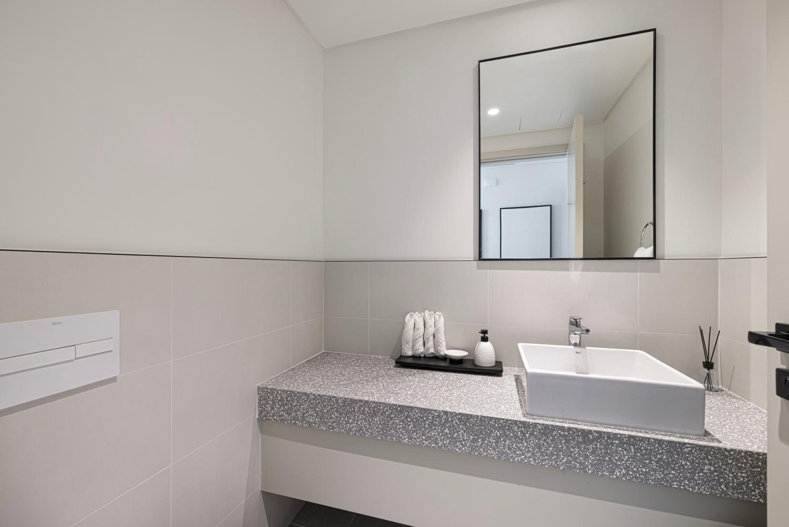 Luxury 3BR Palm Views at Emaar Beachfront