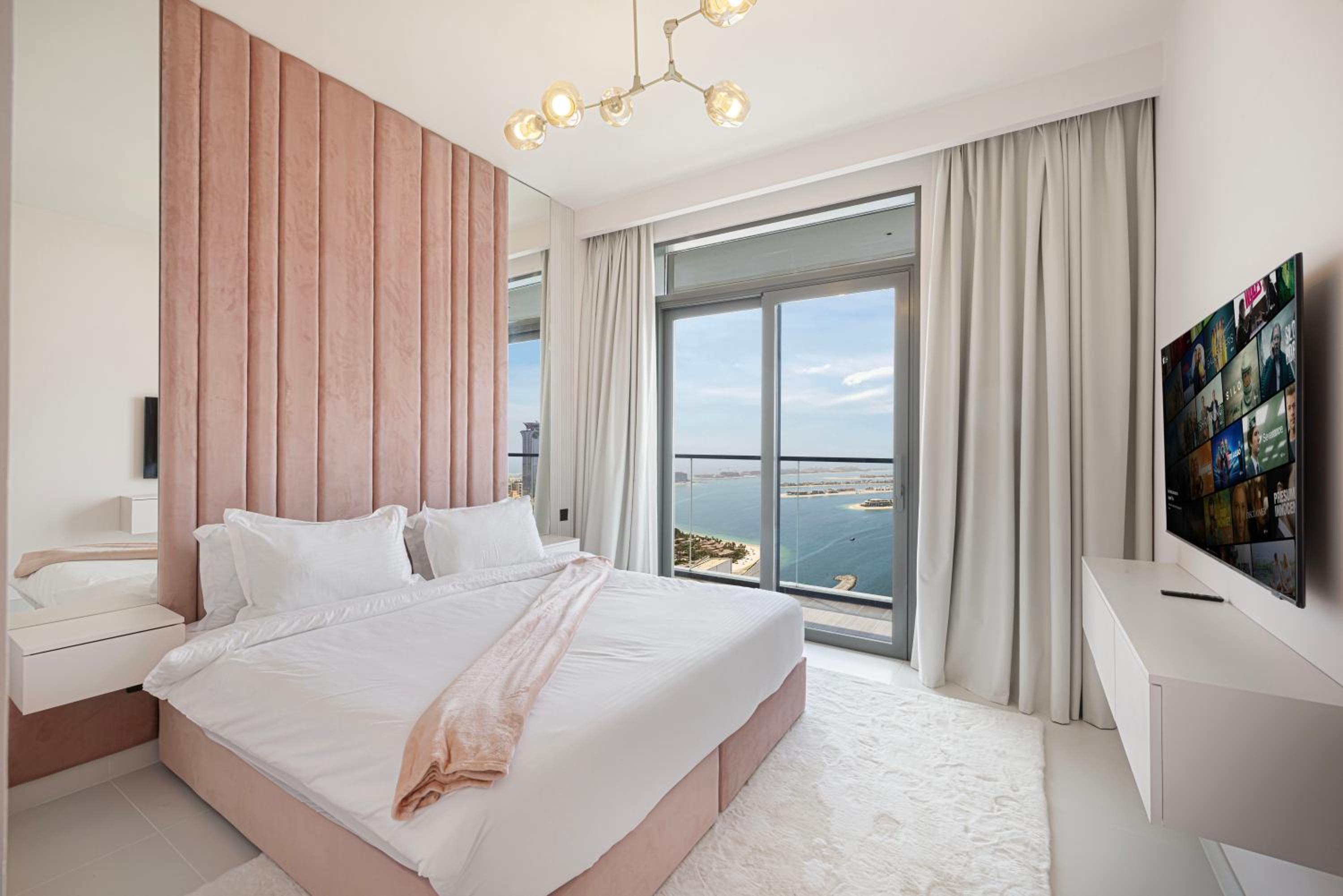 Luxury 3BR Palm Views at Emaar Beachfront