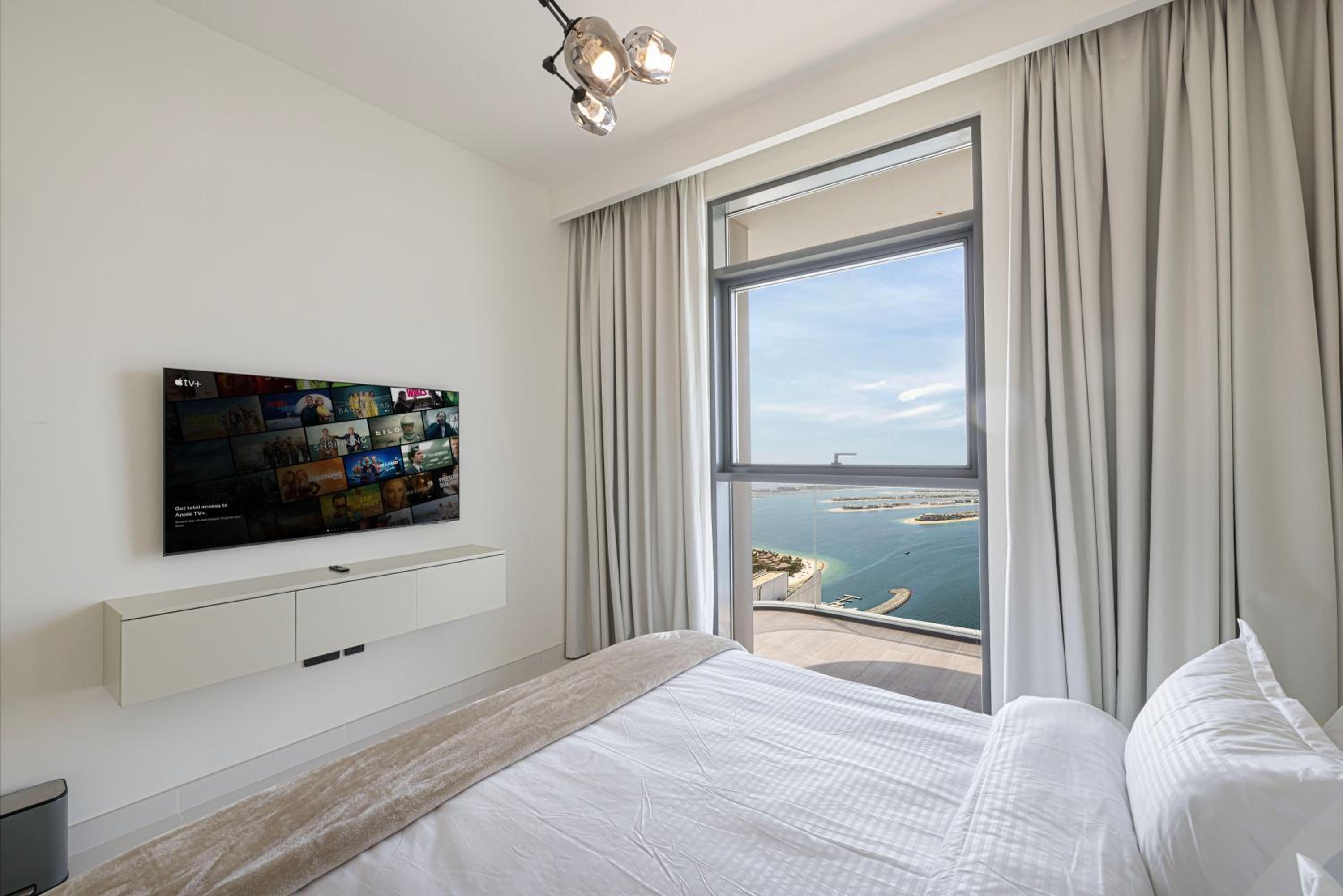 Luxury 3BR Palm Views at Emaar Beachfront