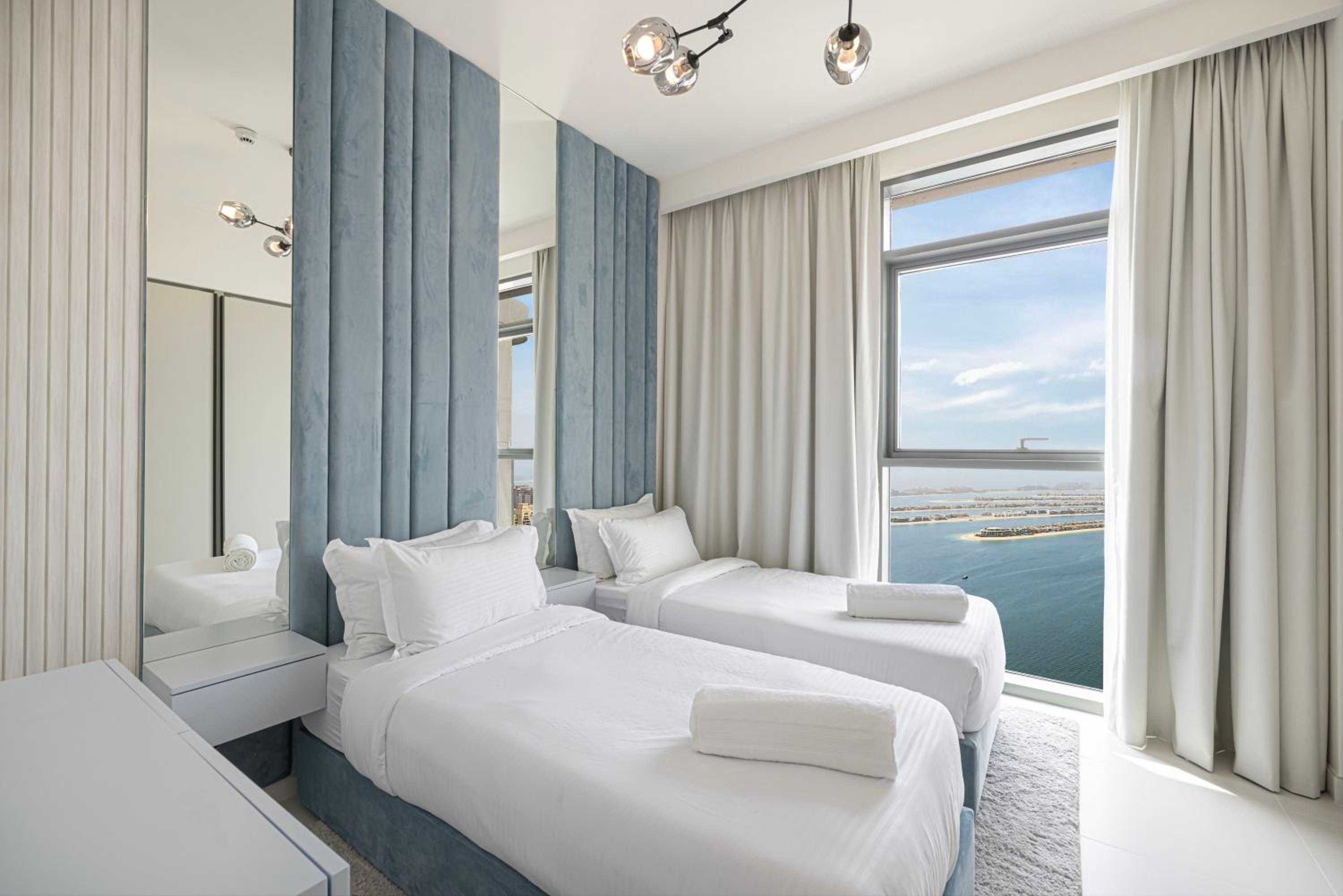 Luxury 3BR Palm Views at Emaar Beachfront
