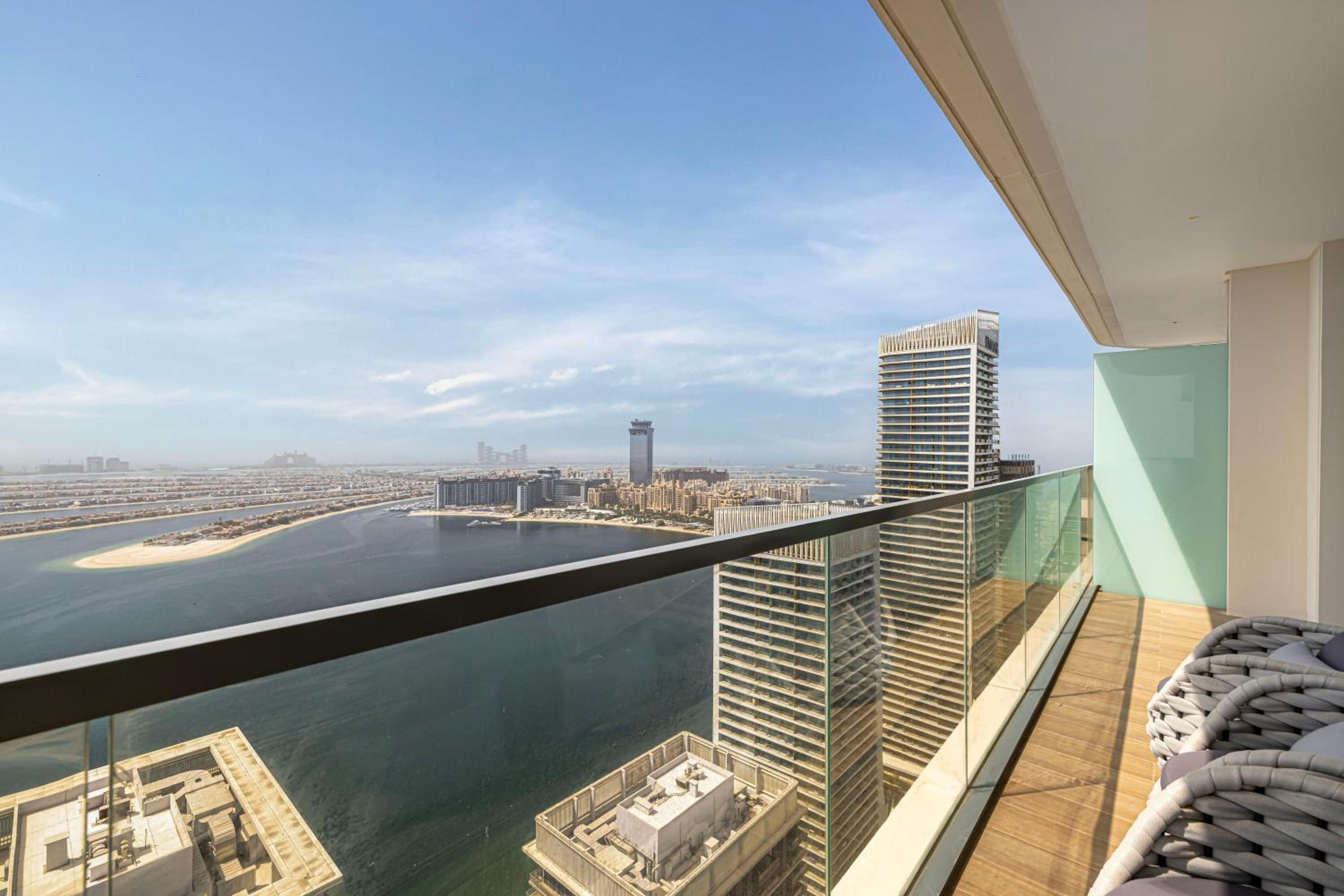 Luxury 3BR Palm Views at Emaar Beachfront
