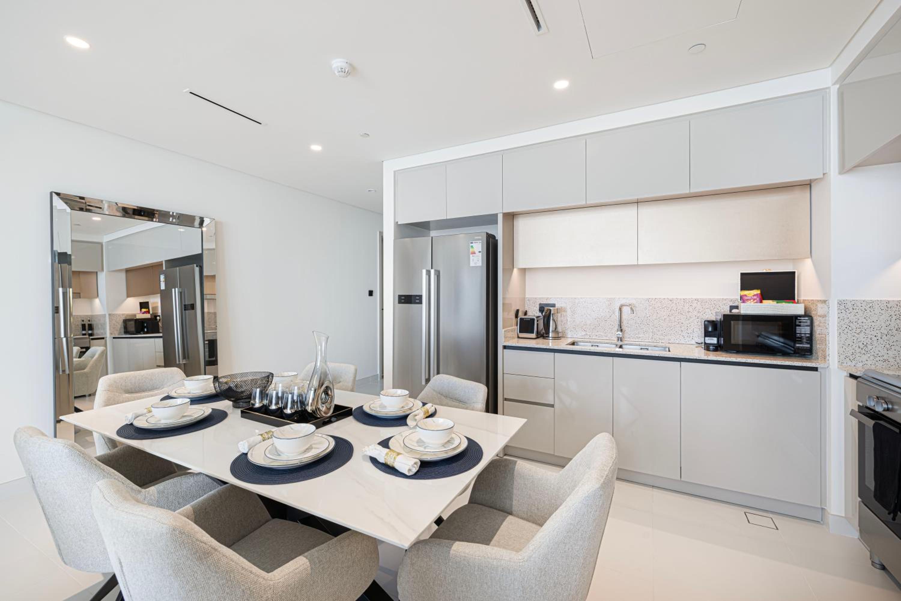 Luxury 3BR Palm Views at Emaar Beachfront
