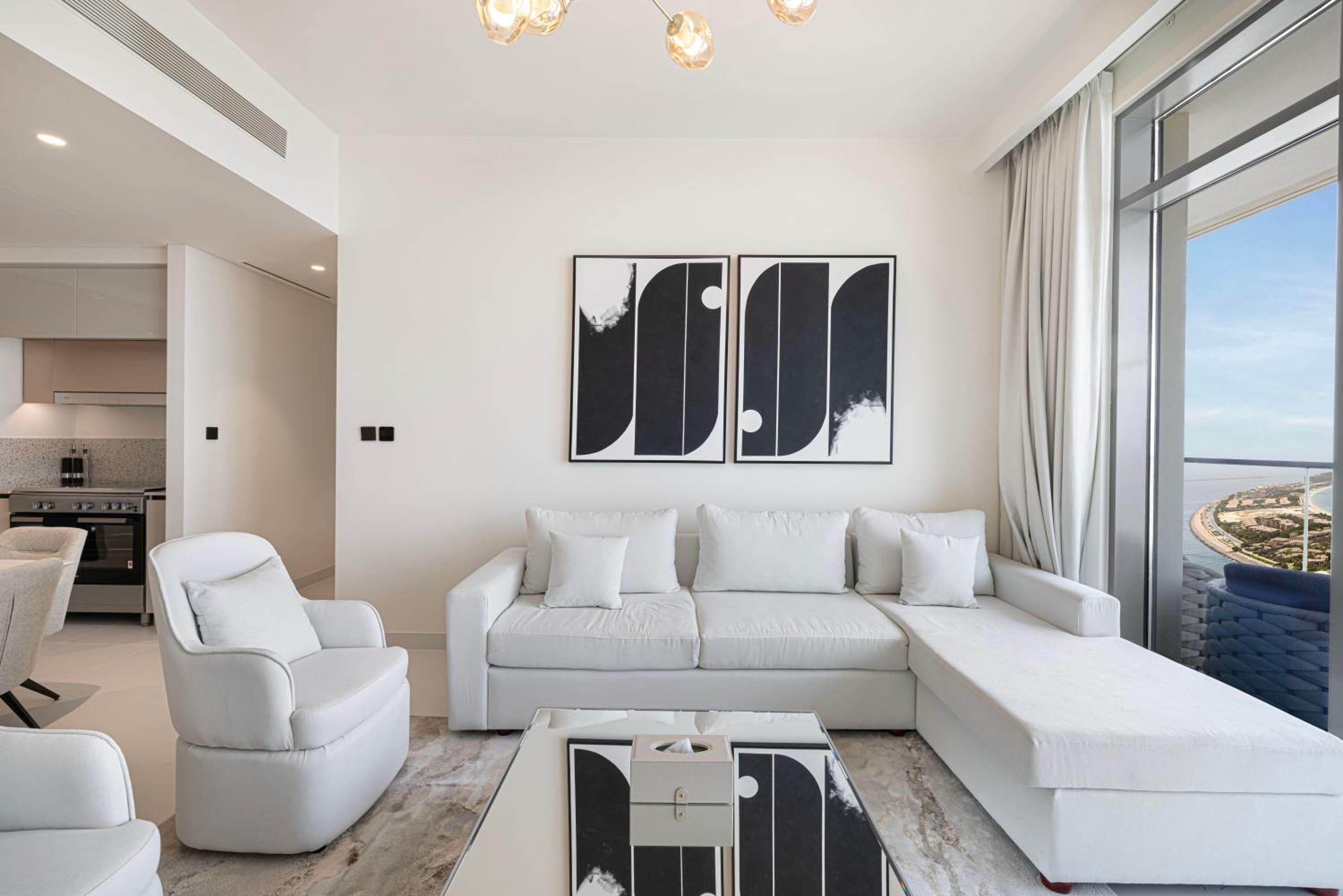 Luxury 3BR Palm Views at Emaar Beachfront