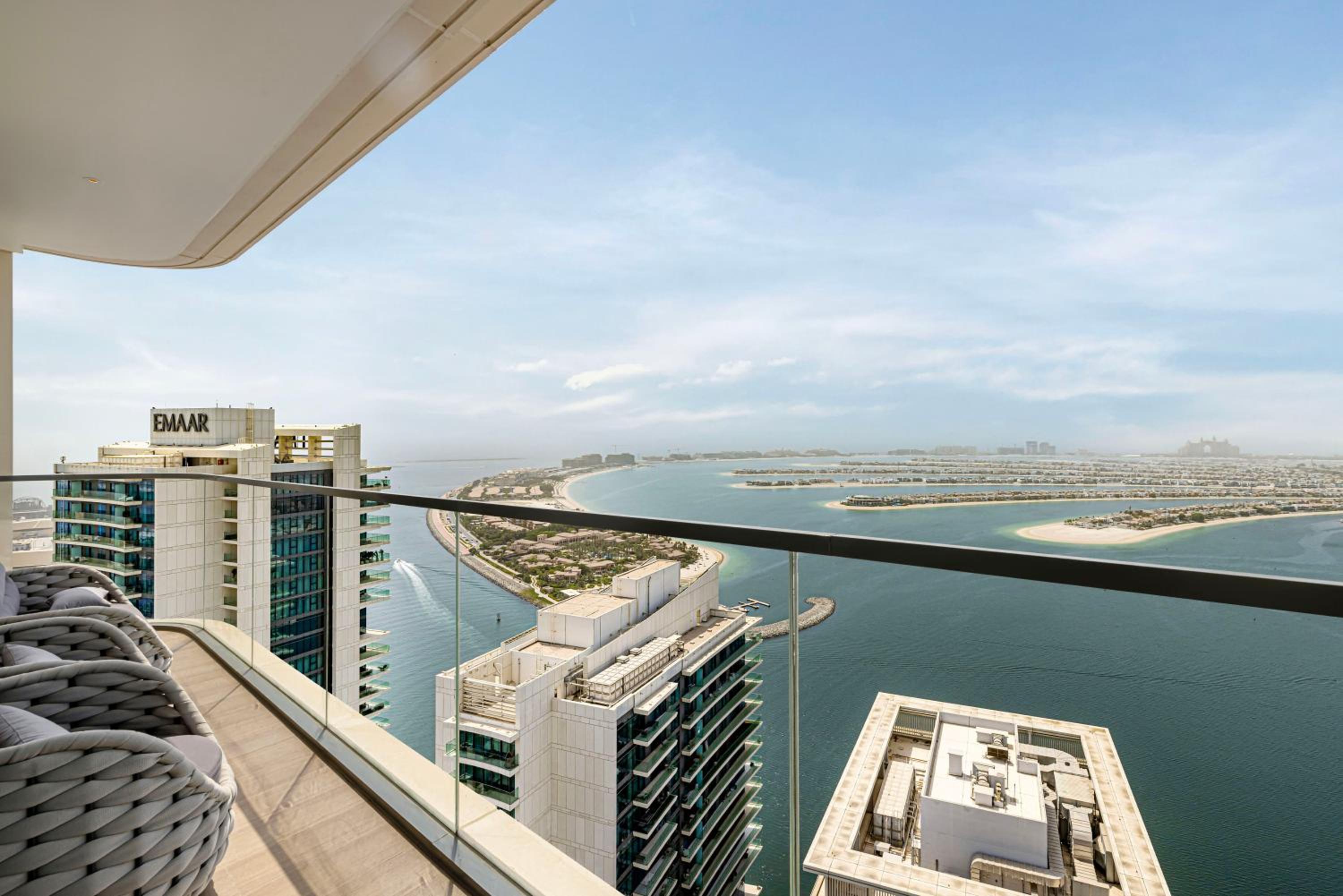 Luxury 3BR Palm Views at Emaar Beachfront