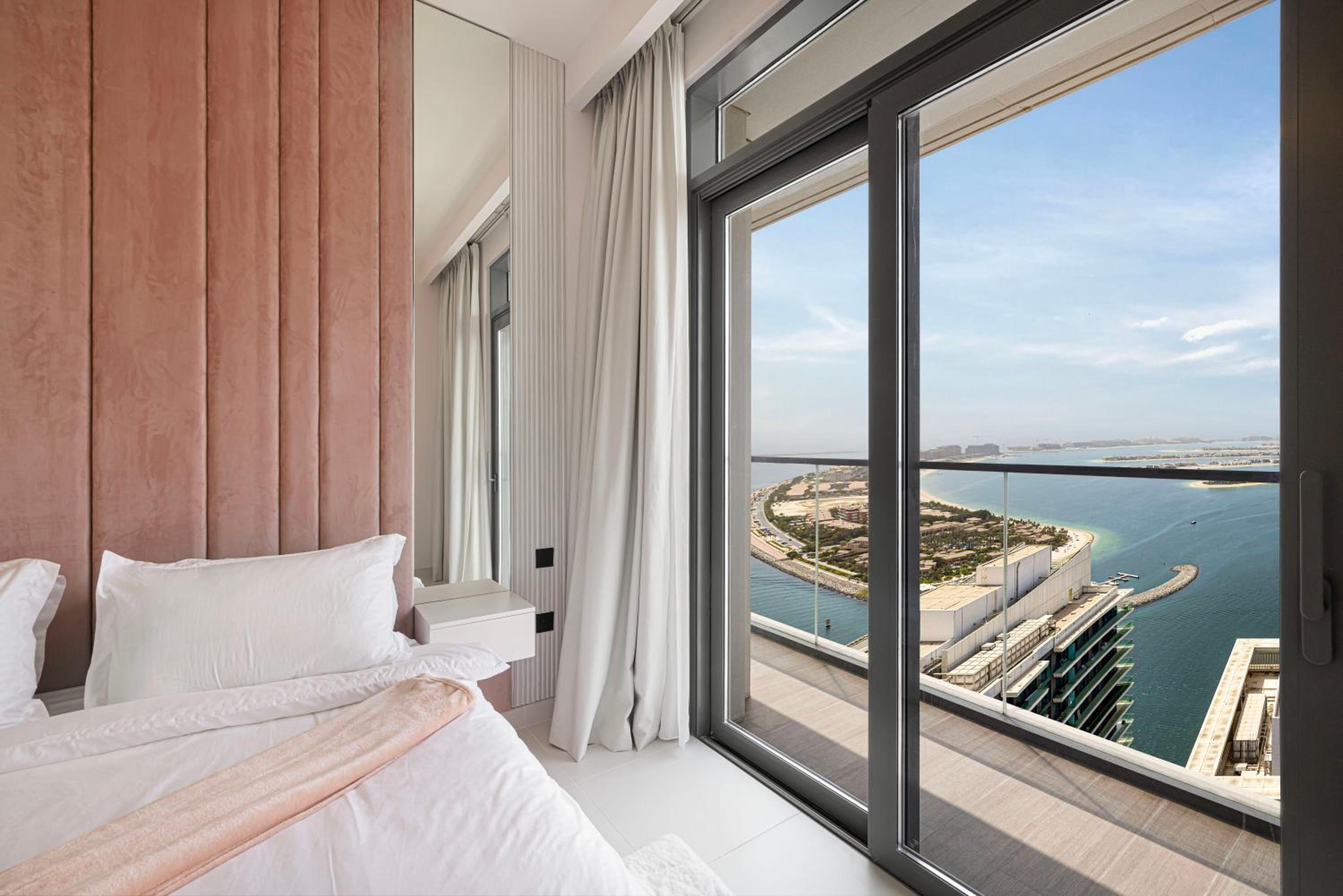 Luxury 3BR Palm Views at Emaar Beachfront