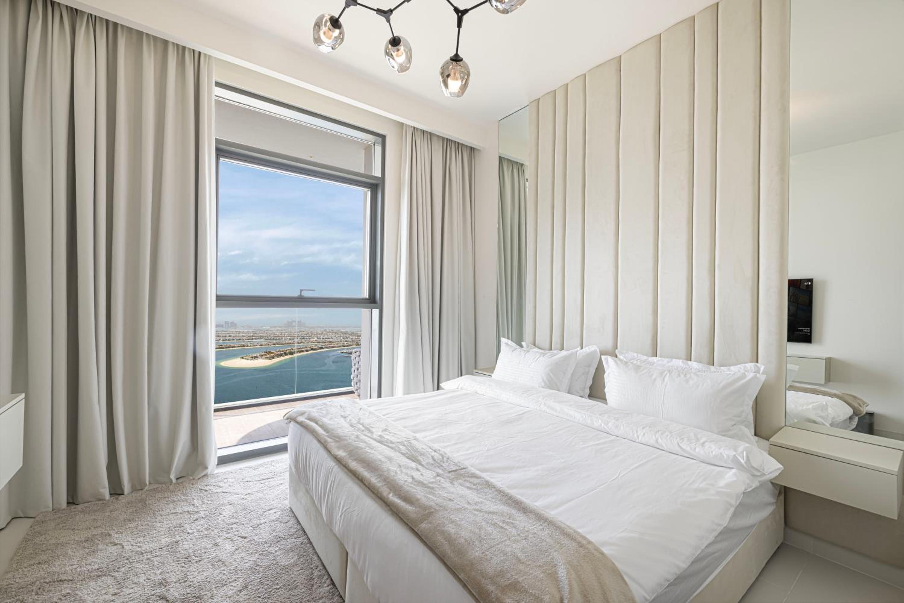 Luxury 3BR Palm Views at Emaar Beachfront