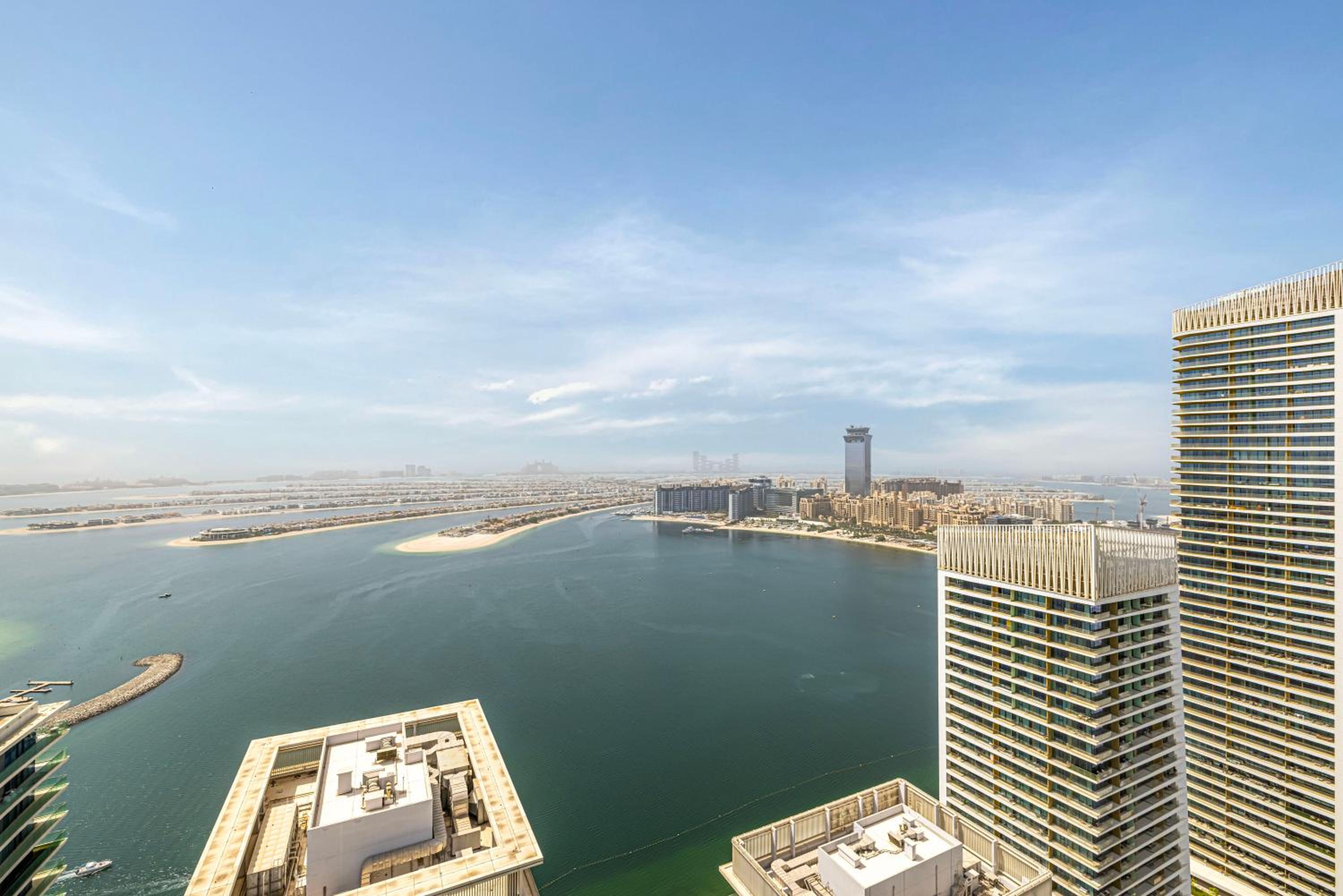 Luxury 3BR Palm Views at Emaar Beachfront