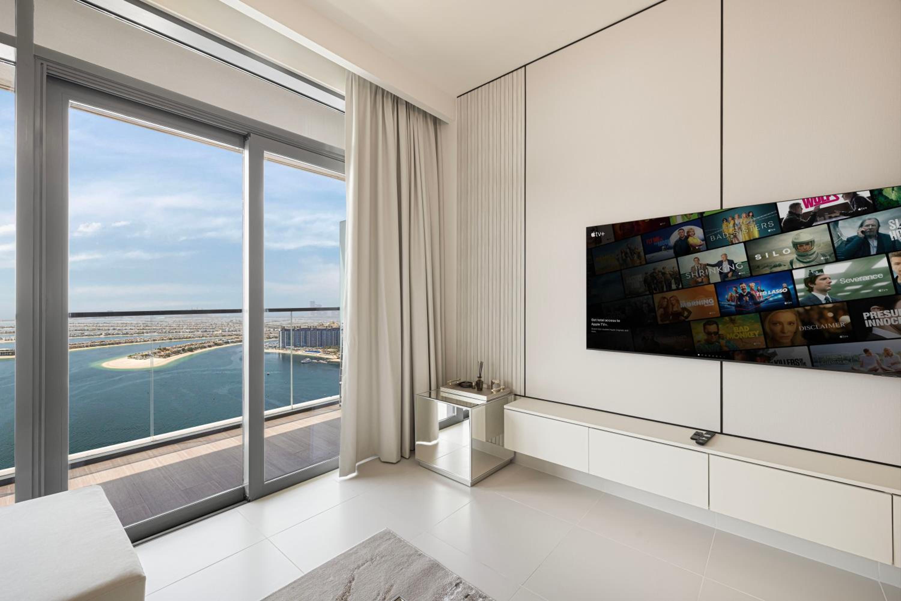 Luxury 3BR Palm Views at Emaar Beachfront