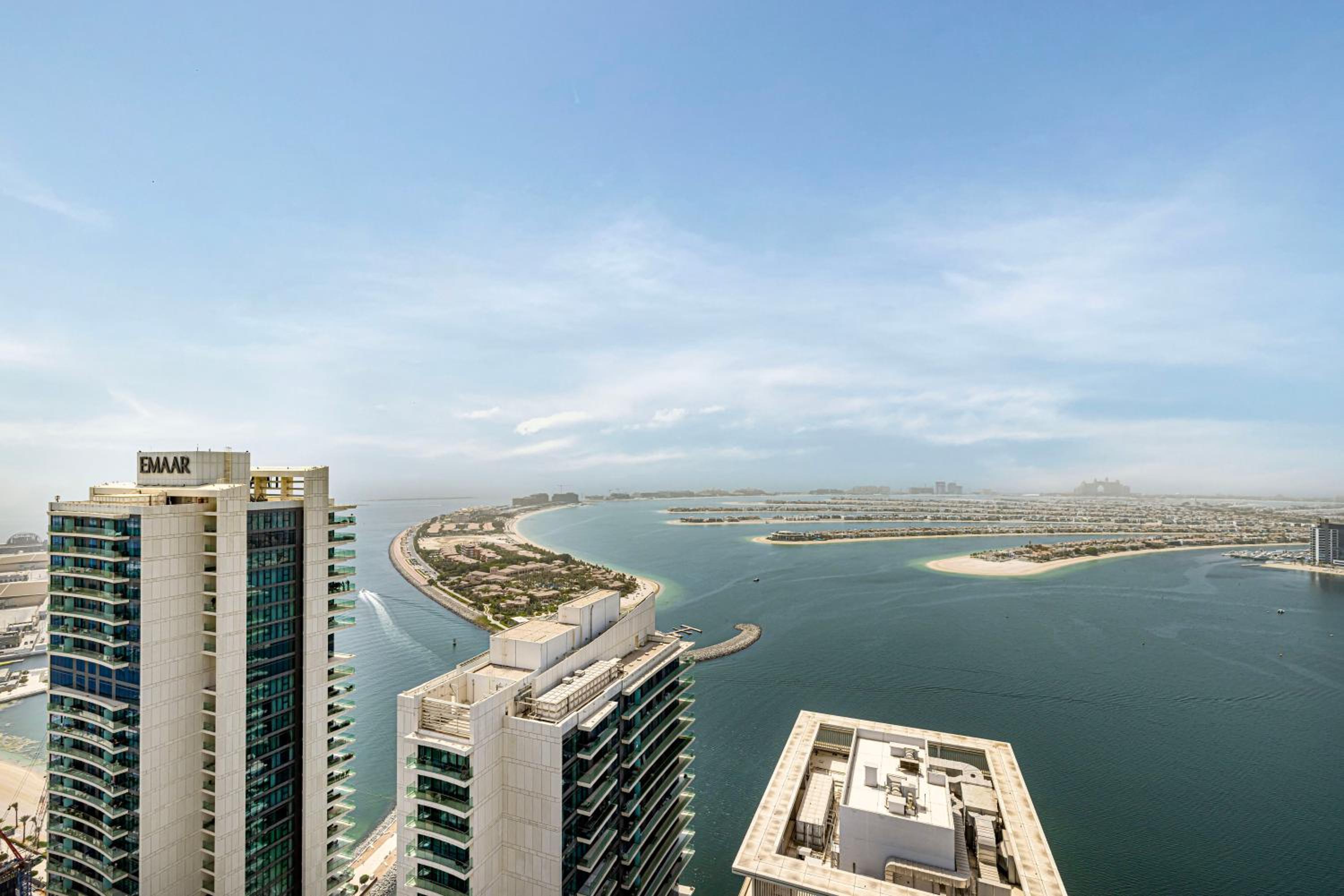 Luxury 3BR Palm Views at Emaar Beachfront