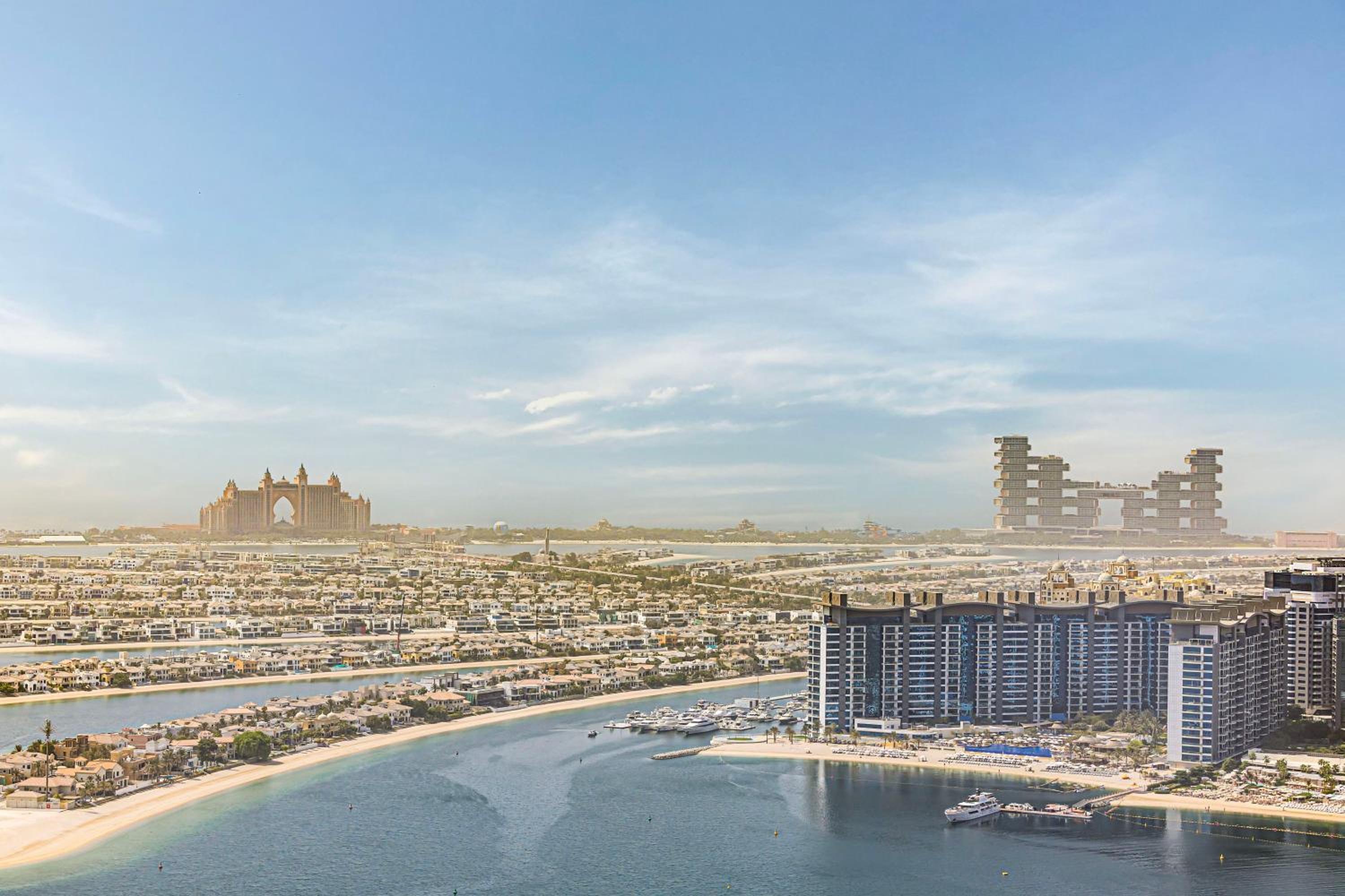 Luxury 3BR Palm Views at Emaar Beachfront