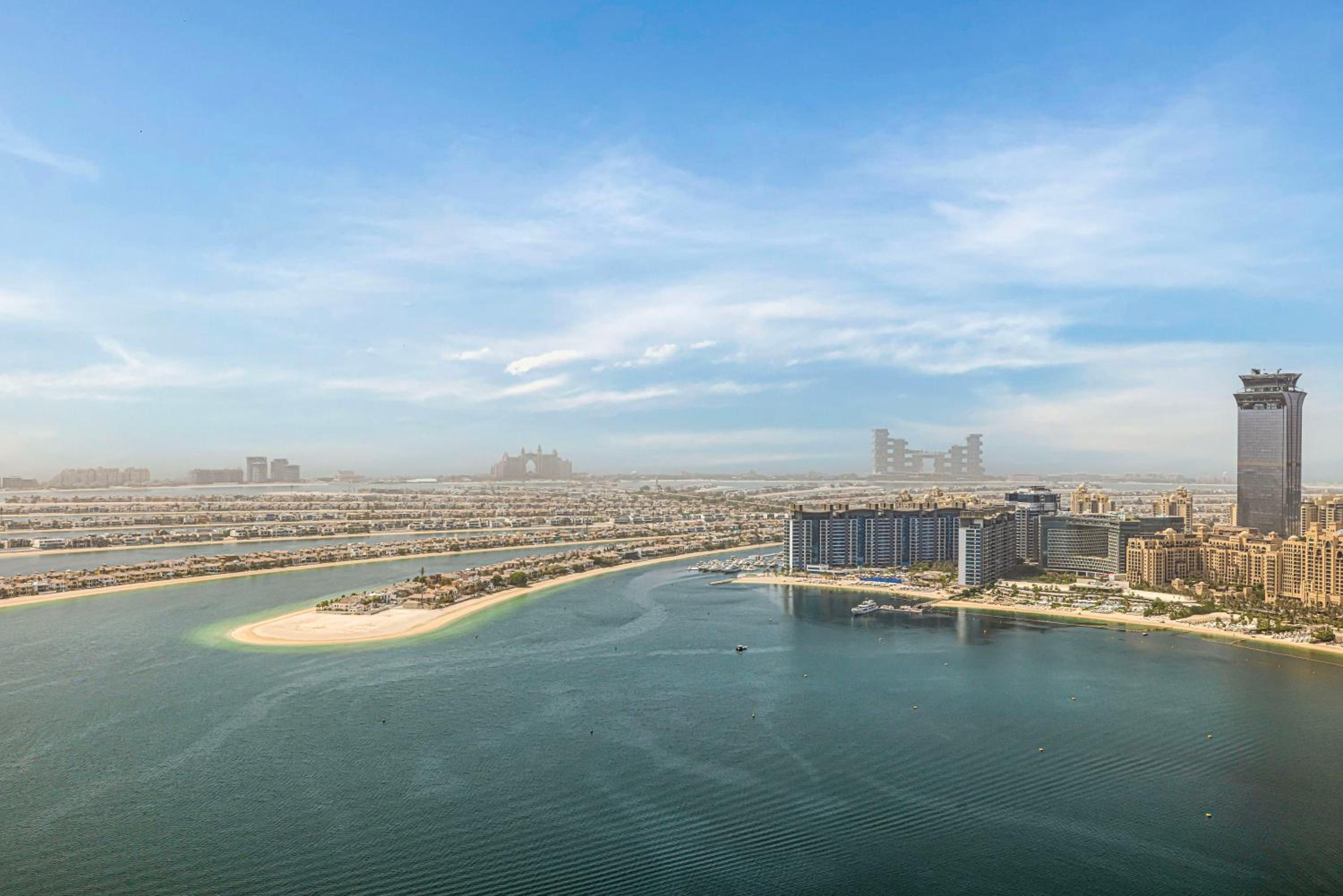 Luxury 3BR Palm Views at Emaar Beachfront