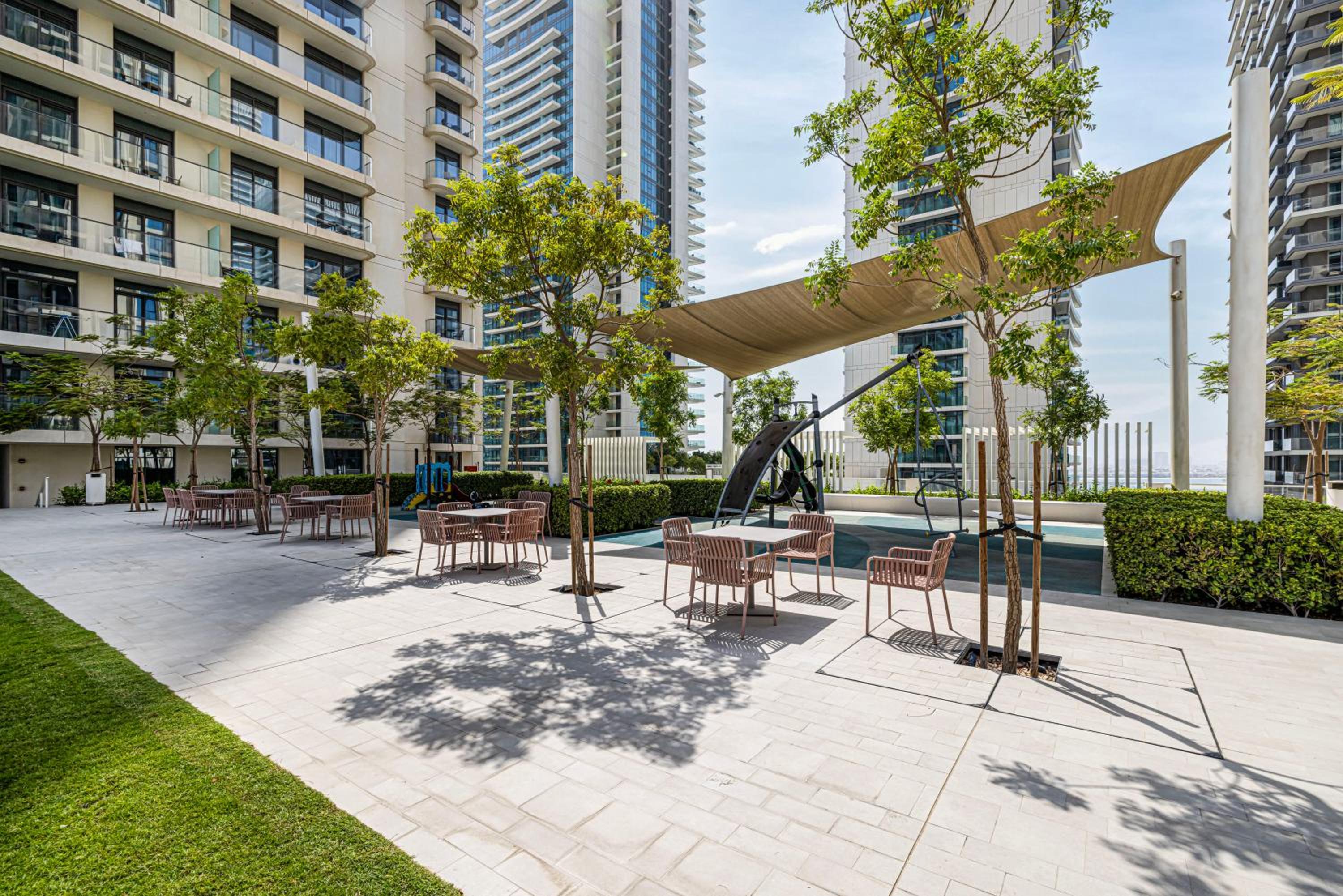Luxury 3BR Palm Views at Emaar Beachfront