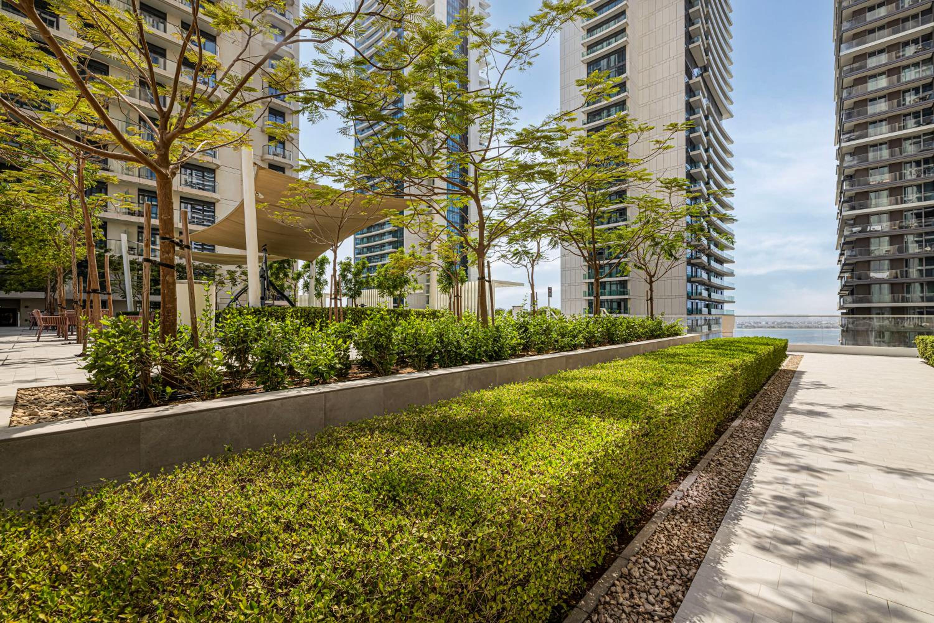 Luxury 3BR Palm Views at Emaar Beachfront
