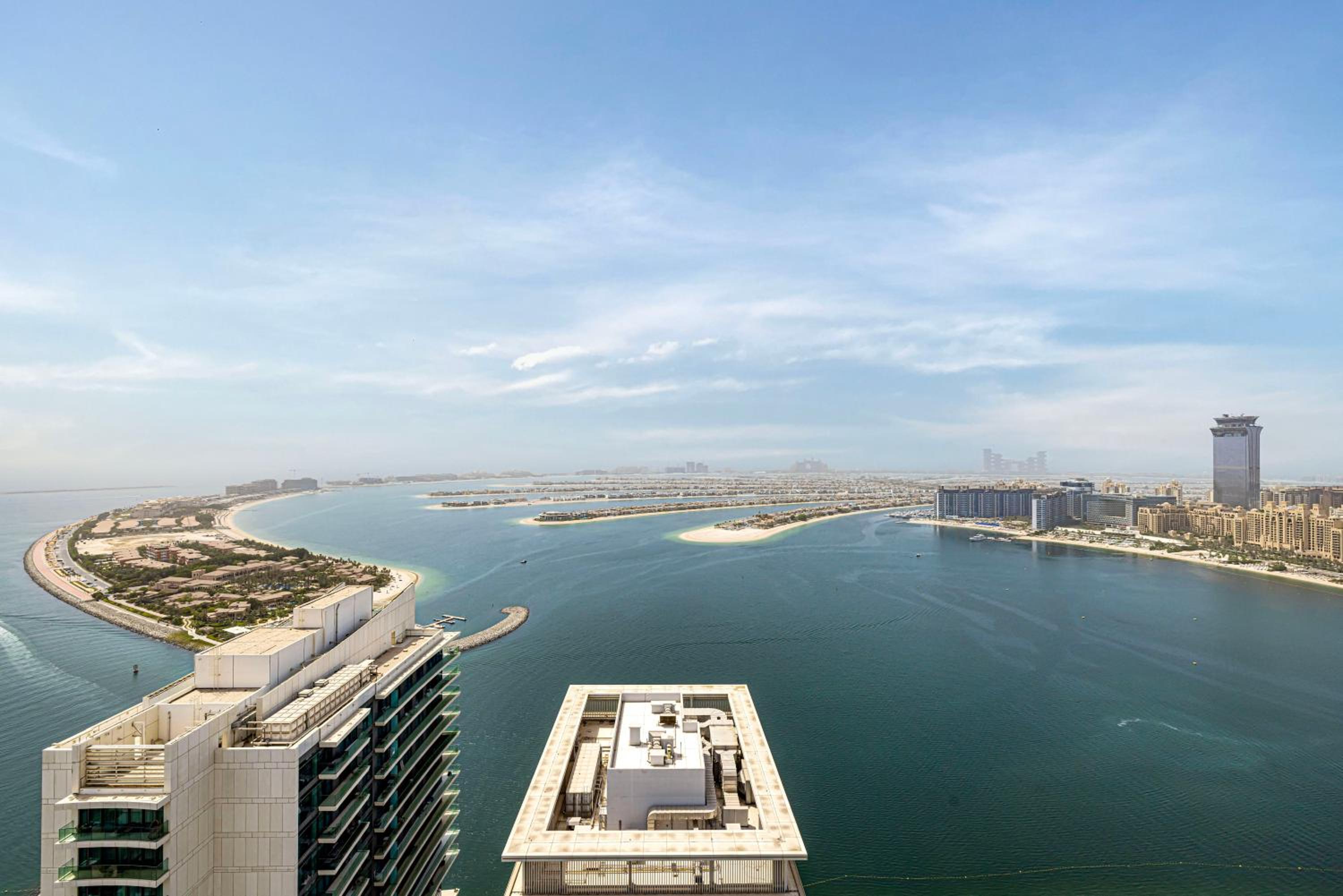 Luxury 3BR Palm Views at Emaar Beachfront