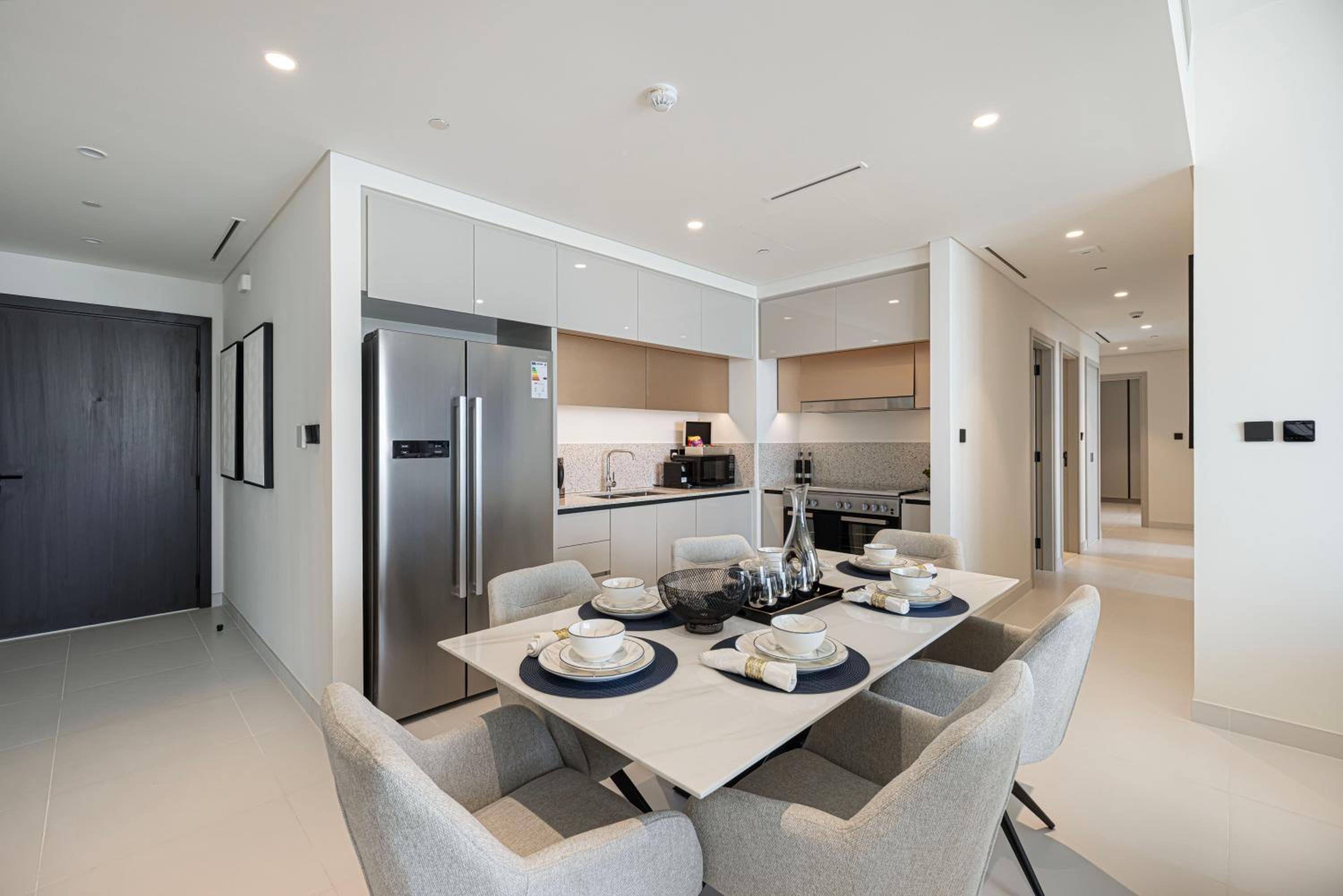 Luxury 3BR Palm Views at Emaar Beachfront