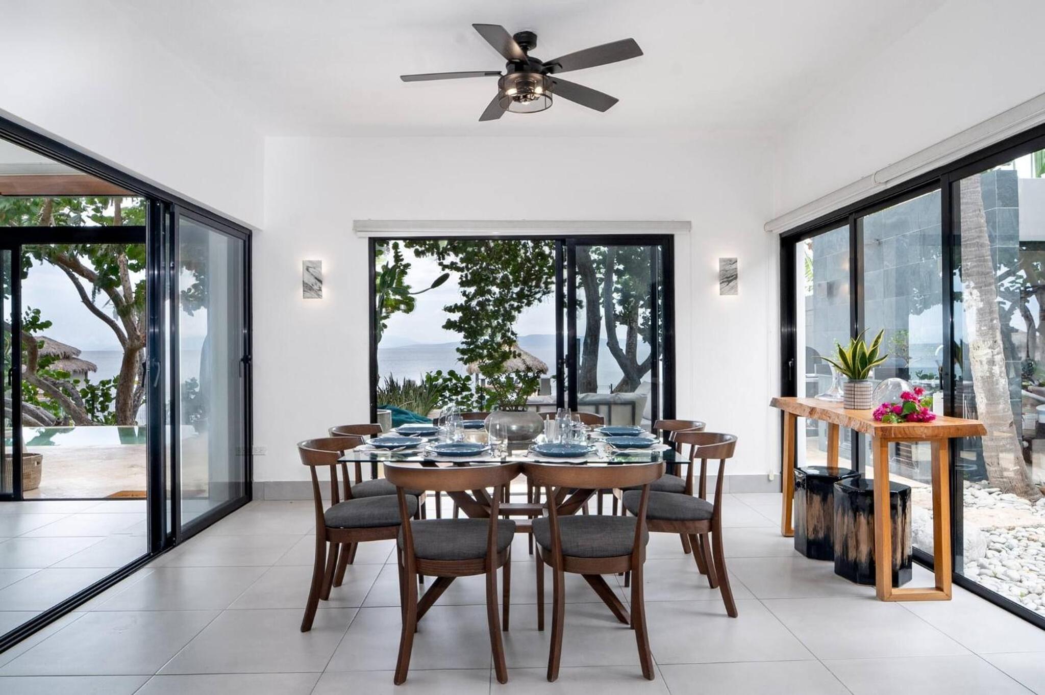 Bayshore 76 Beachfront Villa Palmar de ocoa