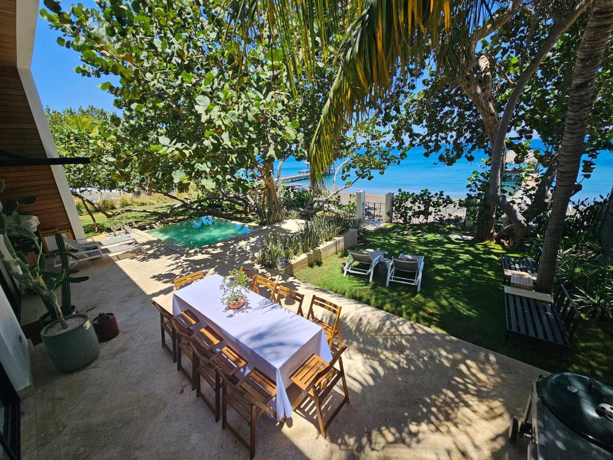 Bayshore 76 Beachfront Villa Palmar de ocoa