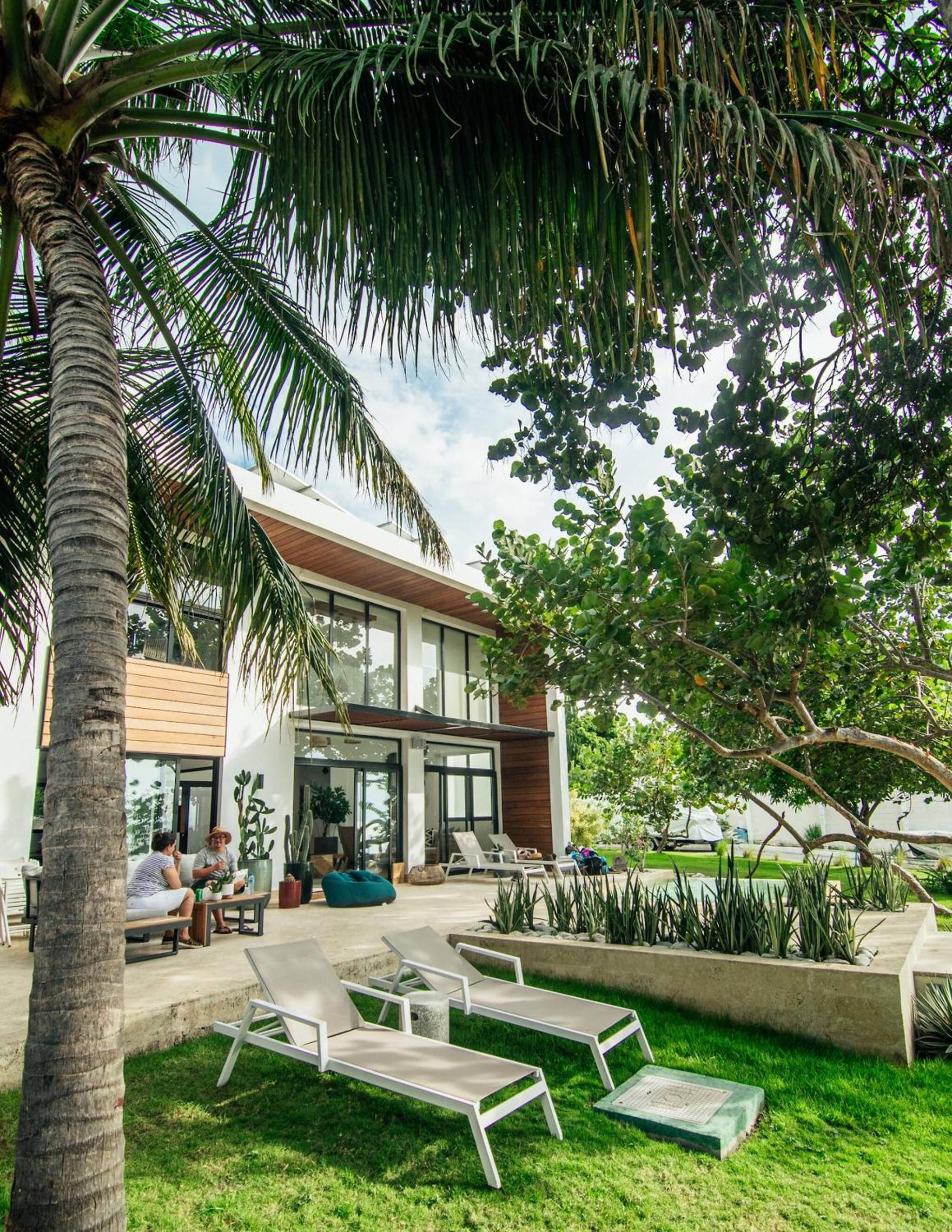 Bayshore 76 Beachfront Villa Palmar de ocoa