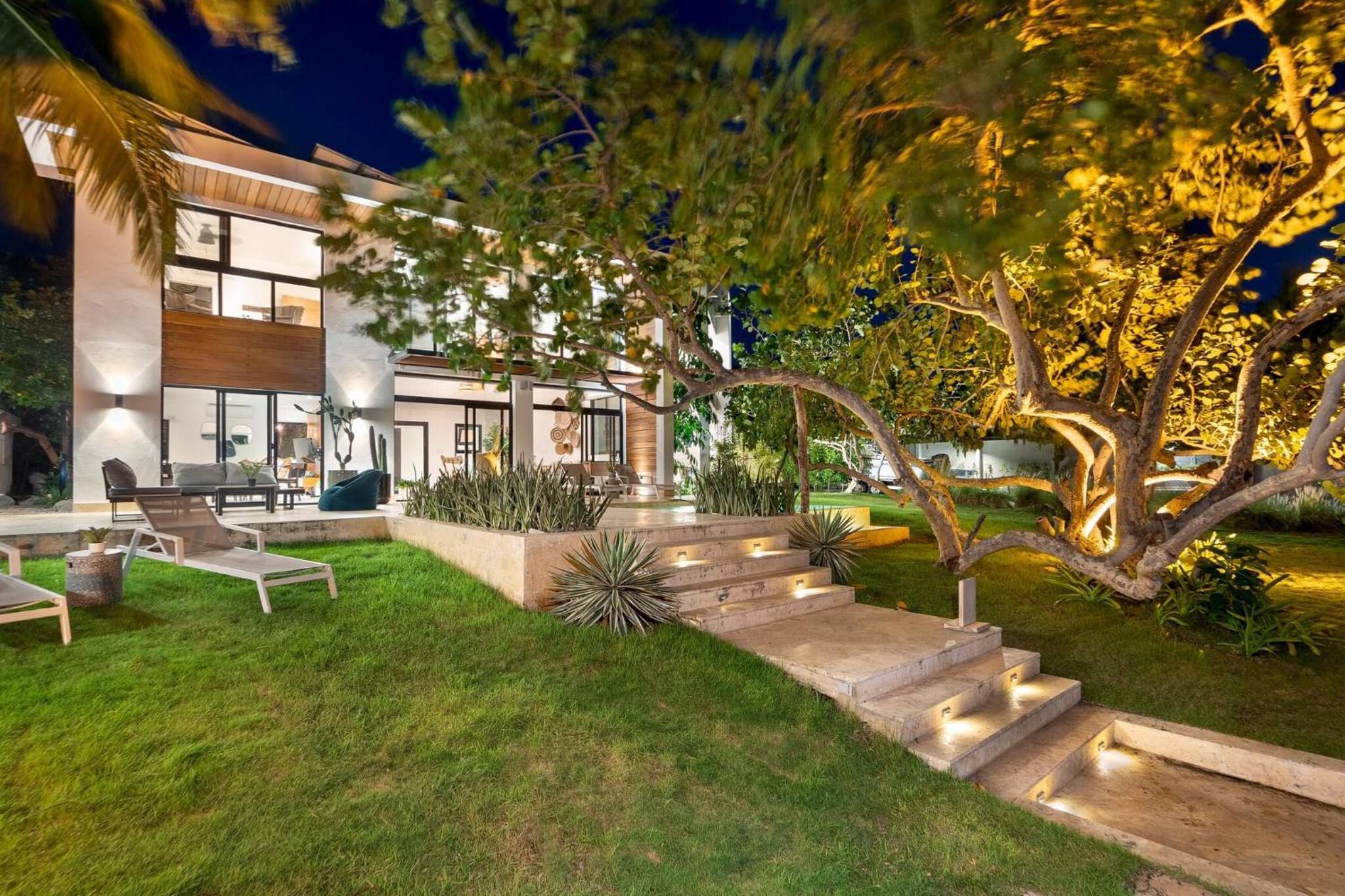 Bayshore 76 Beachfront Villa Palmar de ocoa