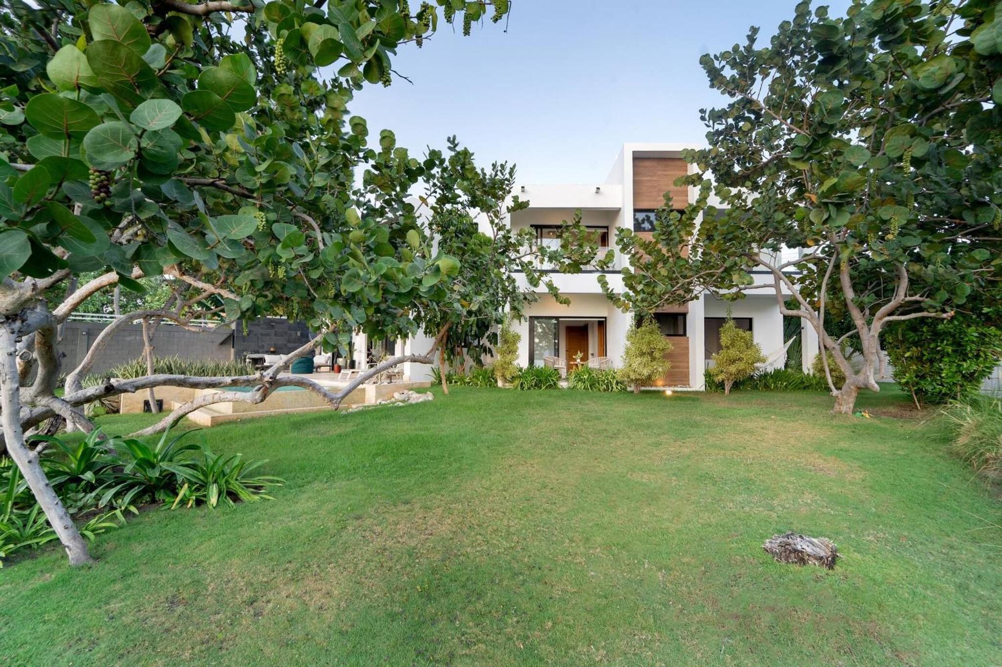 Bayshore 76 Beachfront Villa Palmar de ocoa