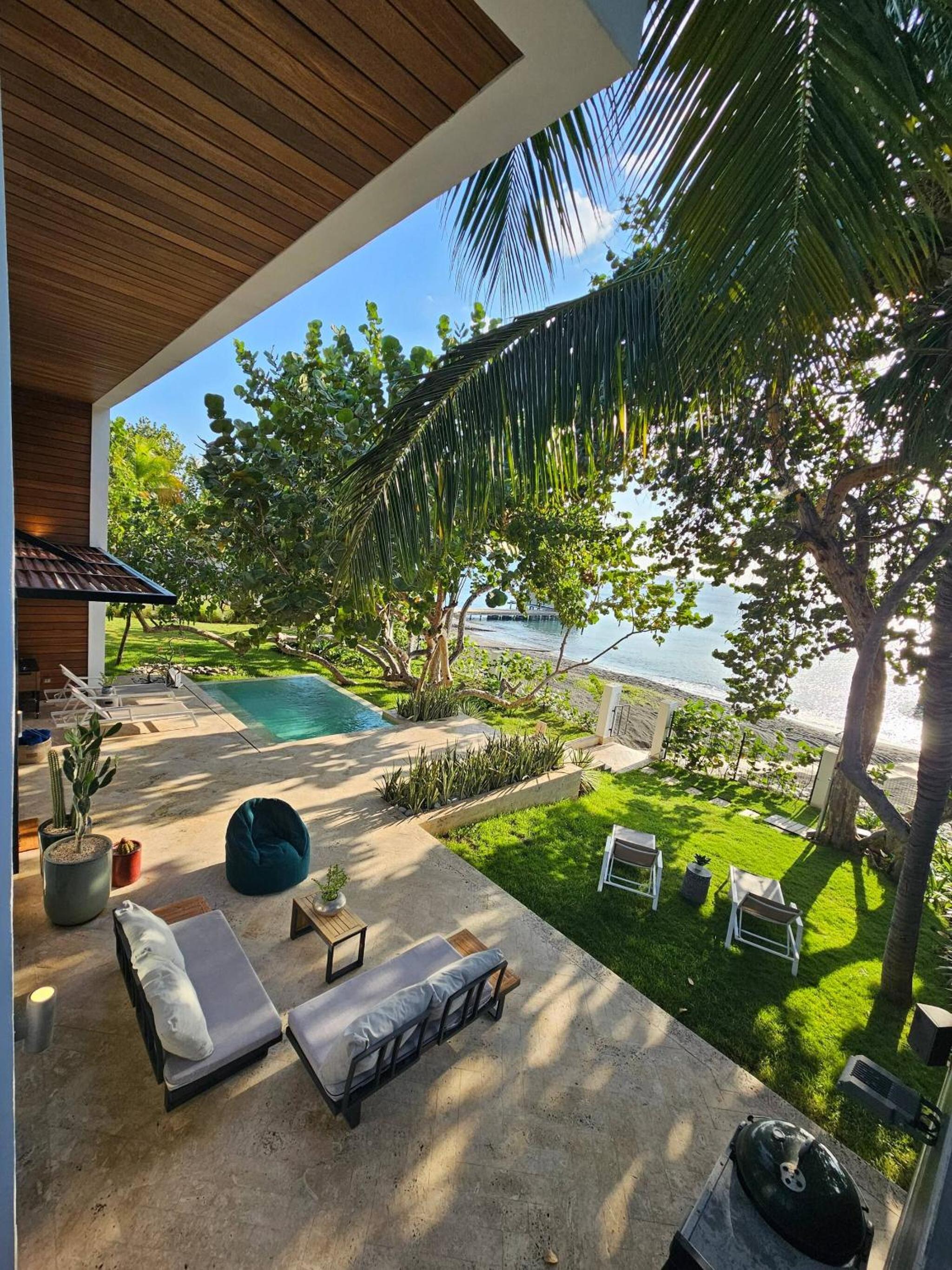 Bayshore 76 Beachfront Villa Palmar de ocoa