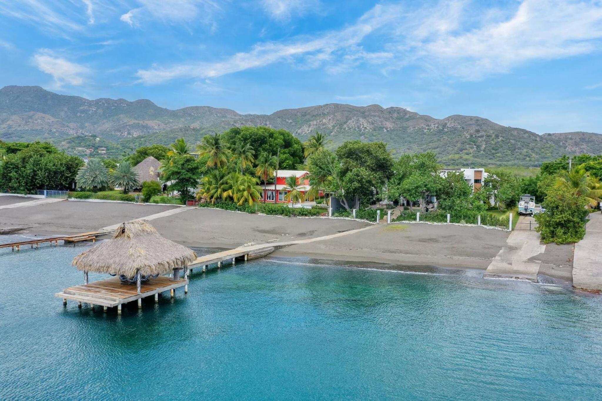 Bayshore 76 Beachfront Villa Palmar de ocoa