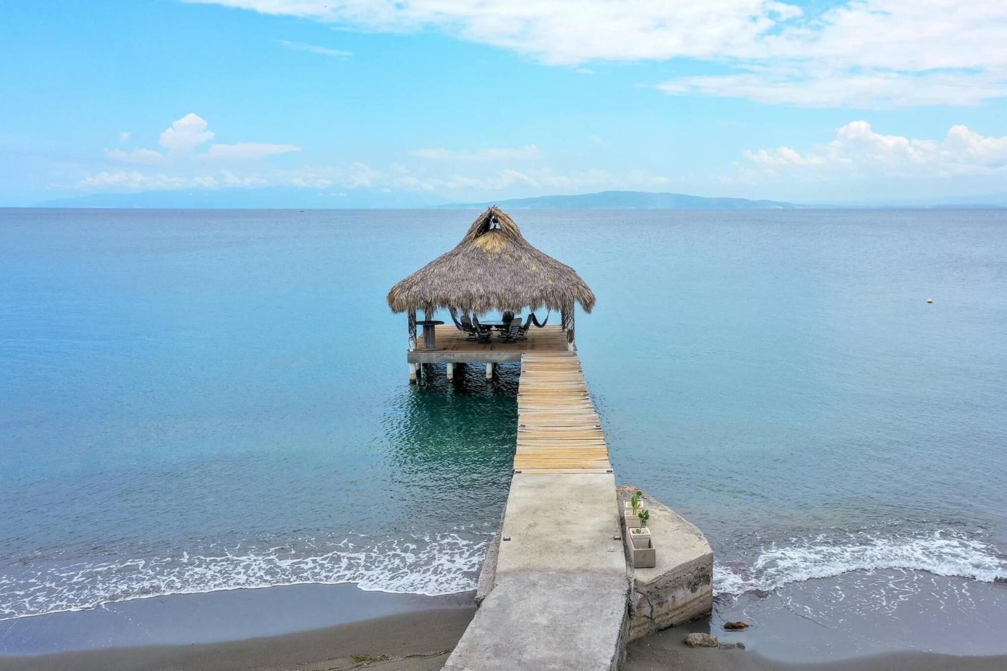 Bayshore 76 Beachfront Villa Palmar de ocoa
