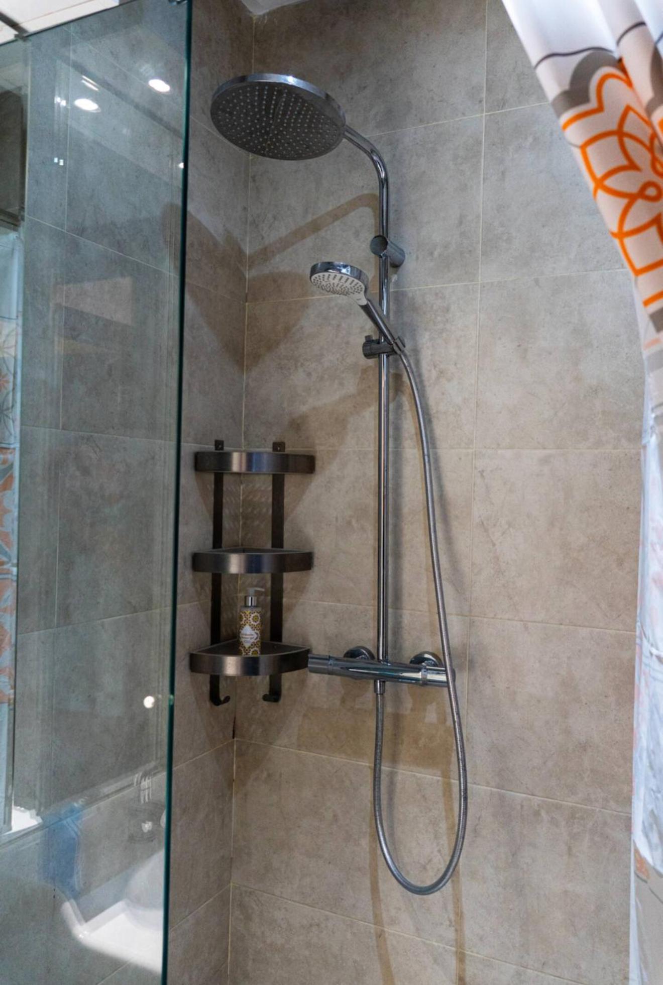 Gueliz BEST Residence Nour!! 3 Bedrooms Large Modern Apartment, walking distance to train station and everything
