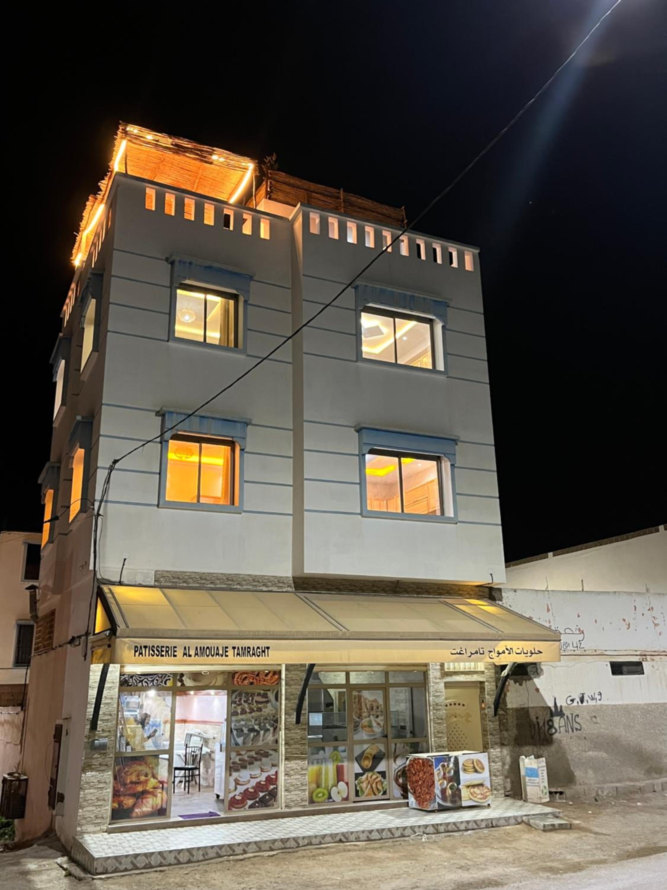 Banana Surf Lodge & Surfcamp