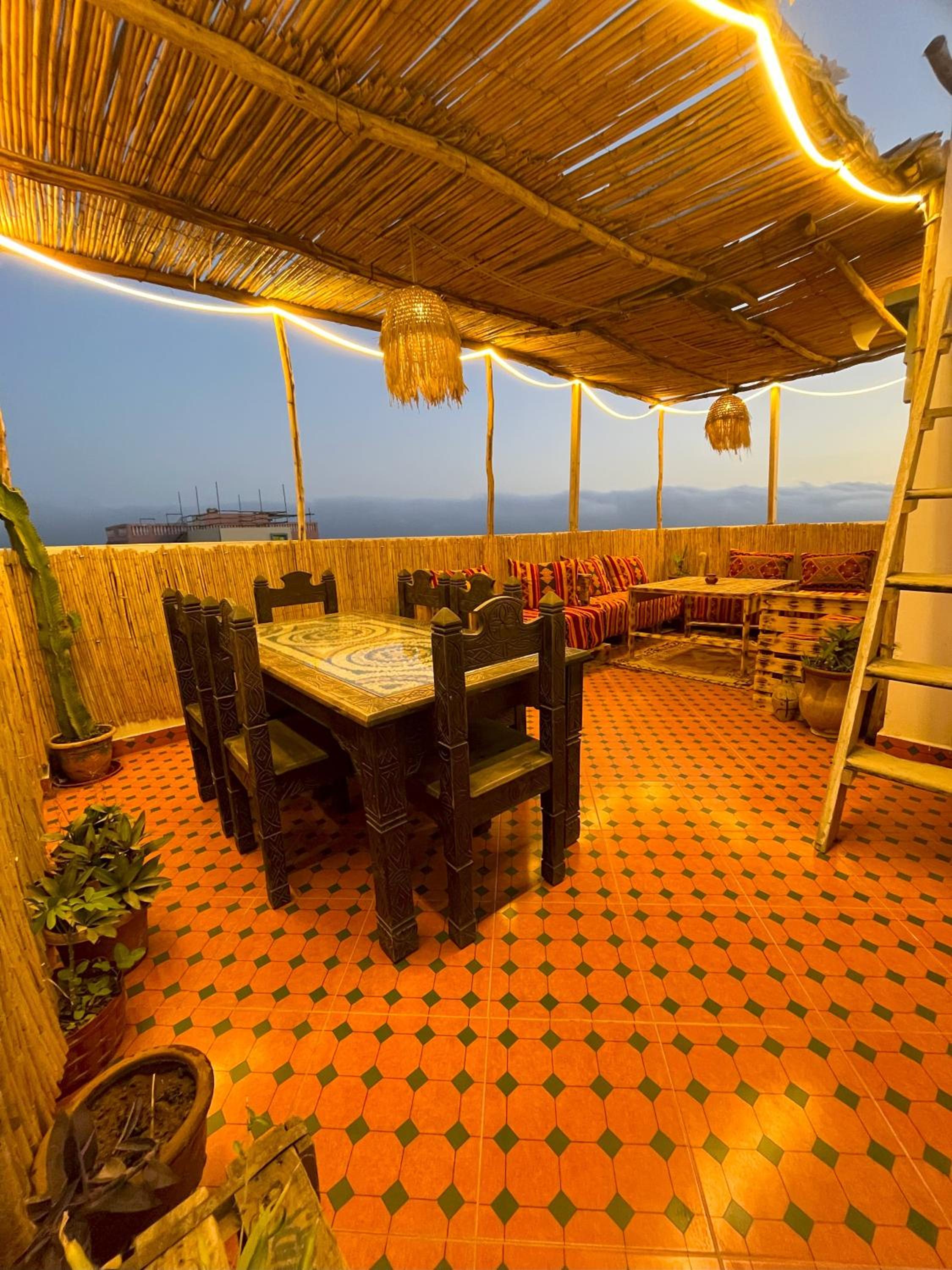 Banana Surf Lodge & Surfcamp