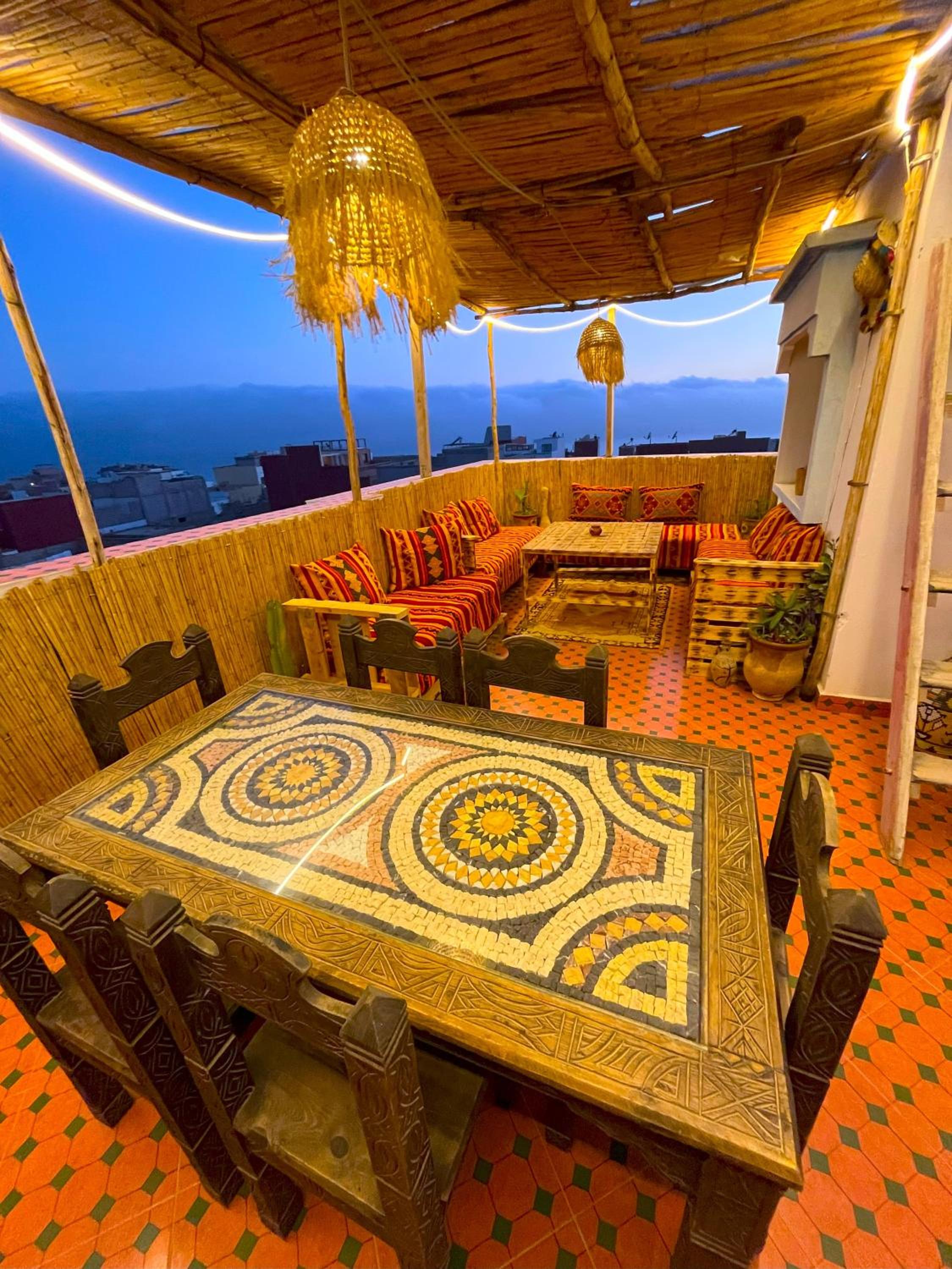 Banana Surf Lodge & Surfcamp