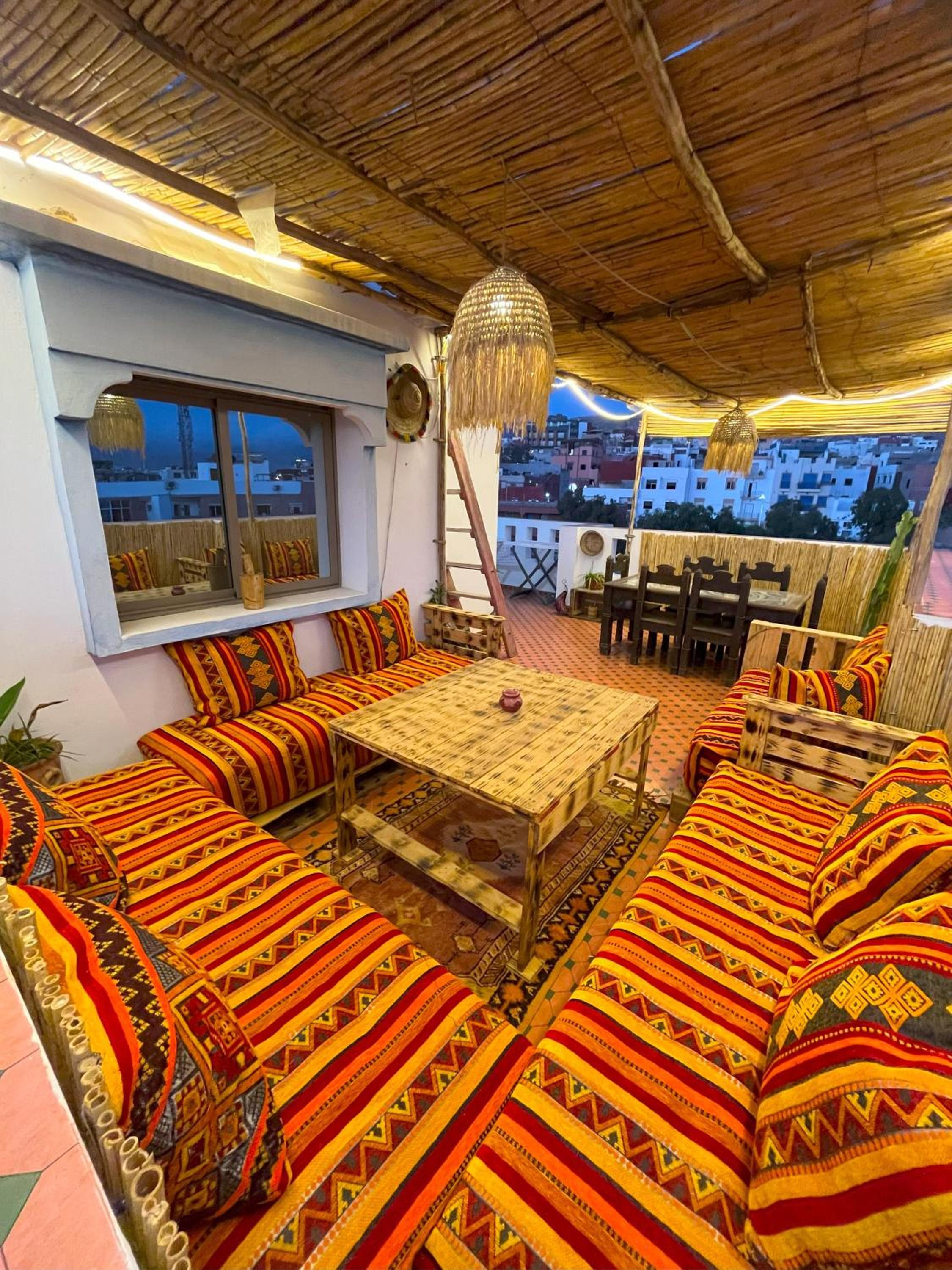 Banana Surf Lodge & Surfcamp