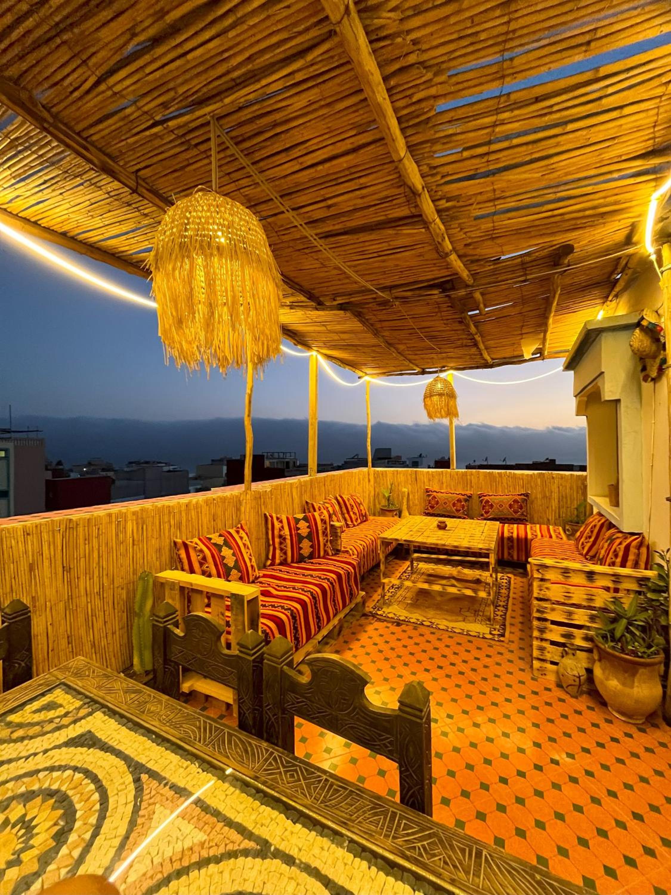 Banana Surf Lodge & Surfcamp