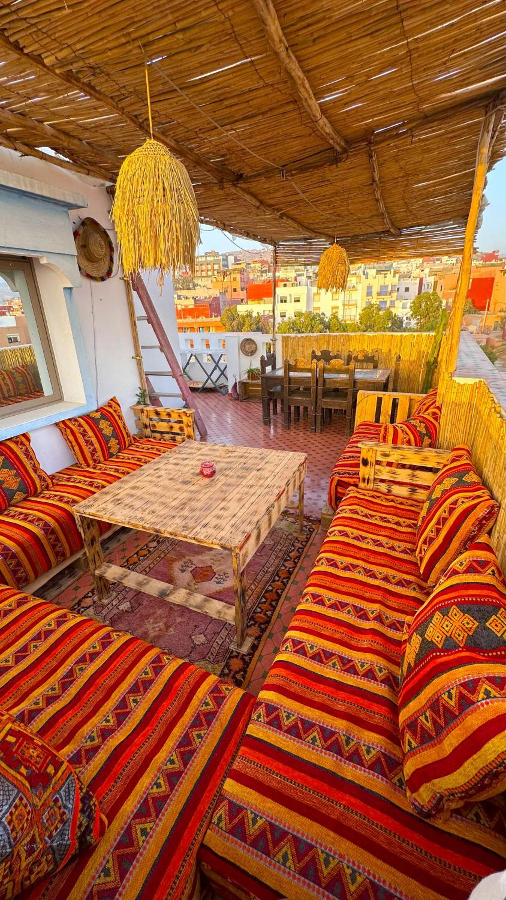 Banana Surf Lodge & Surfcamp