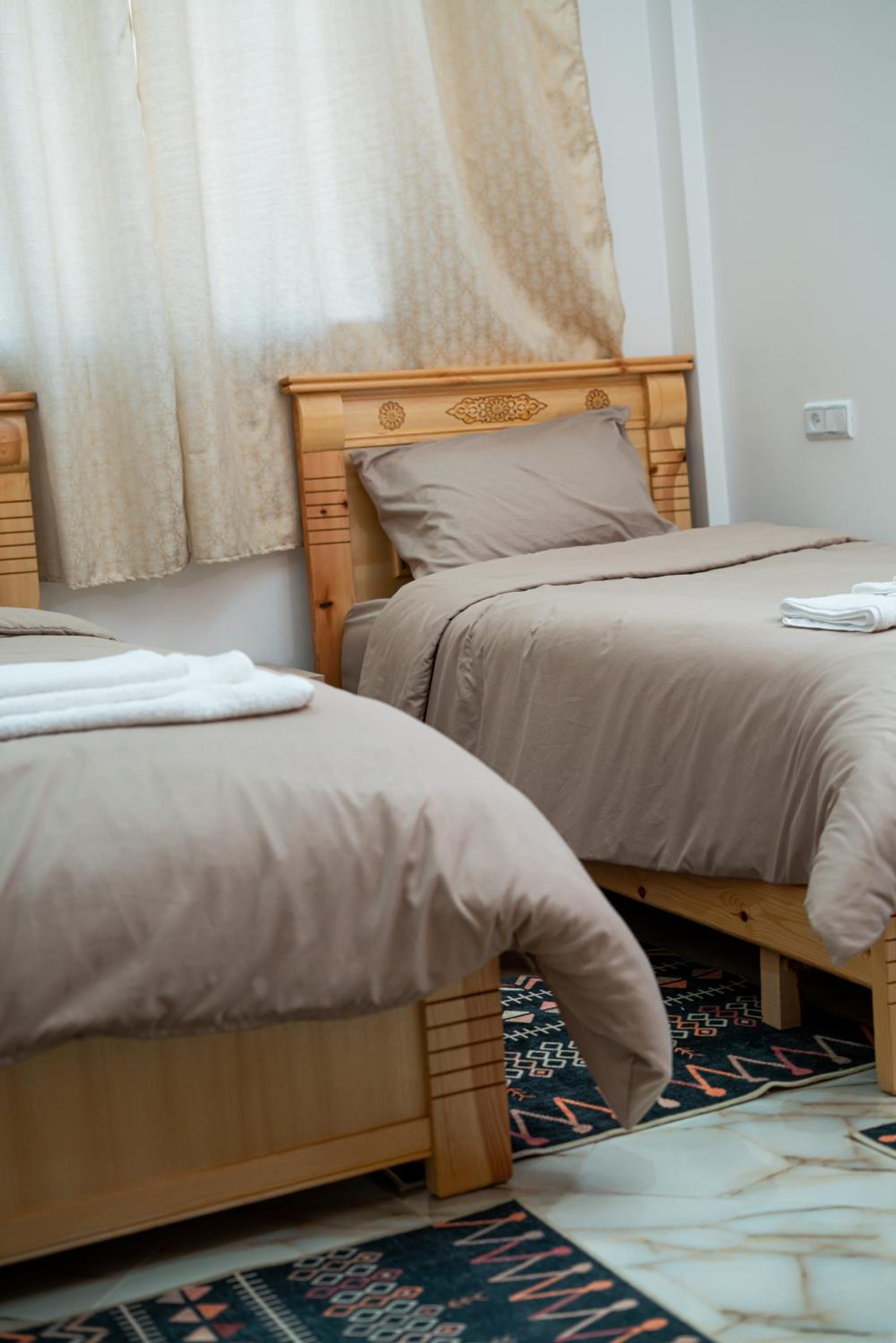Banana Surf Lodge & Surfcamp
