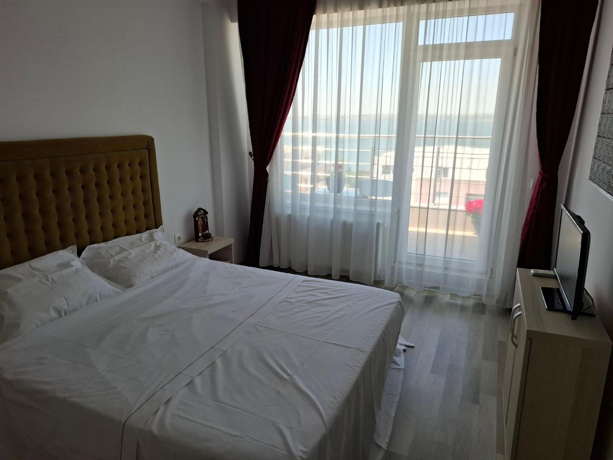 2 rooms apartment, max 4 persons, 30 meters far from the Beach and the Black Sea