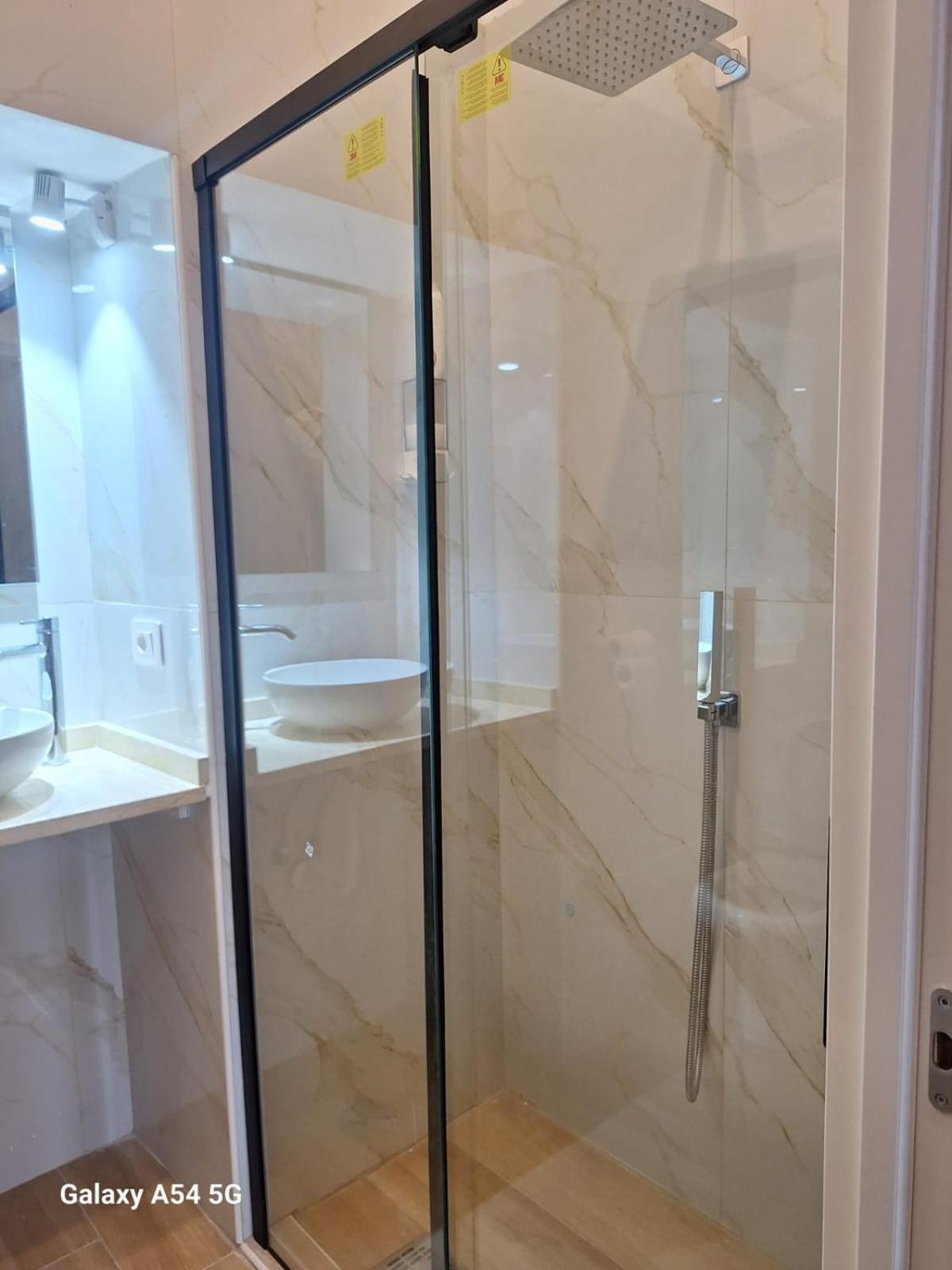 Luxury Suites Glory Tower