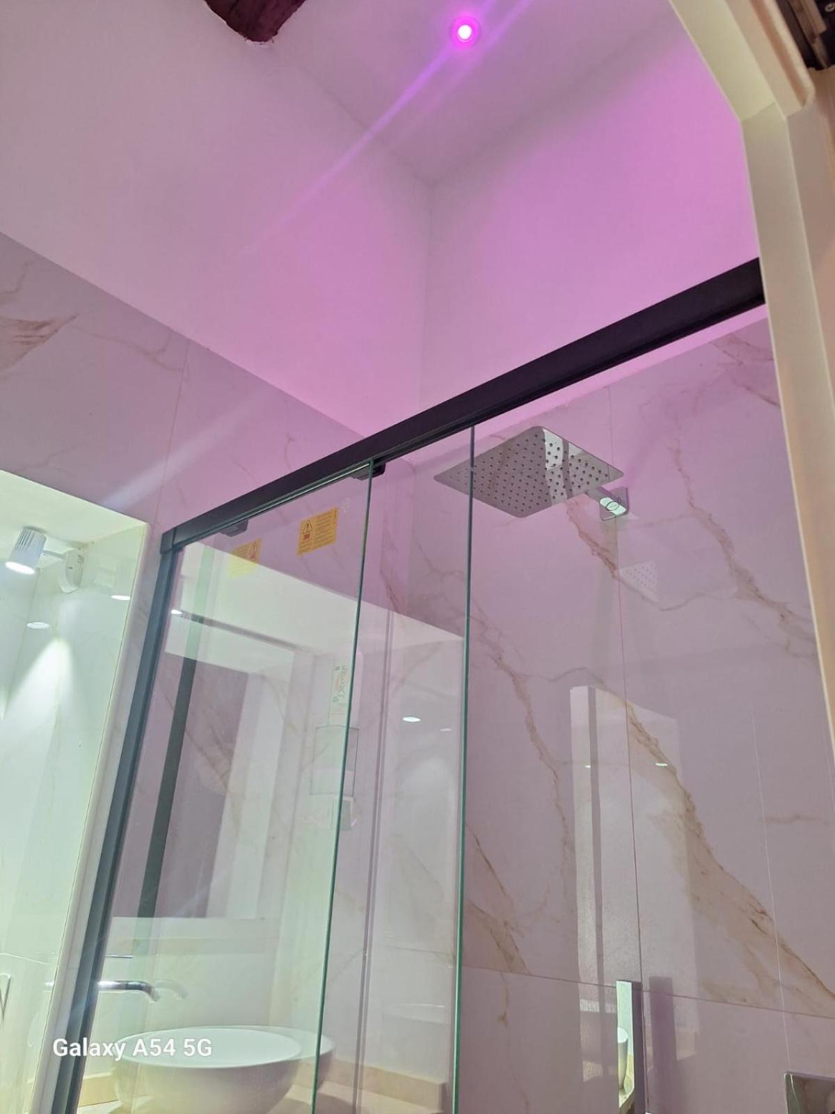 Luxury Suites Glory Tower