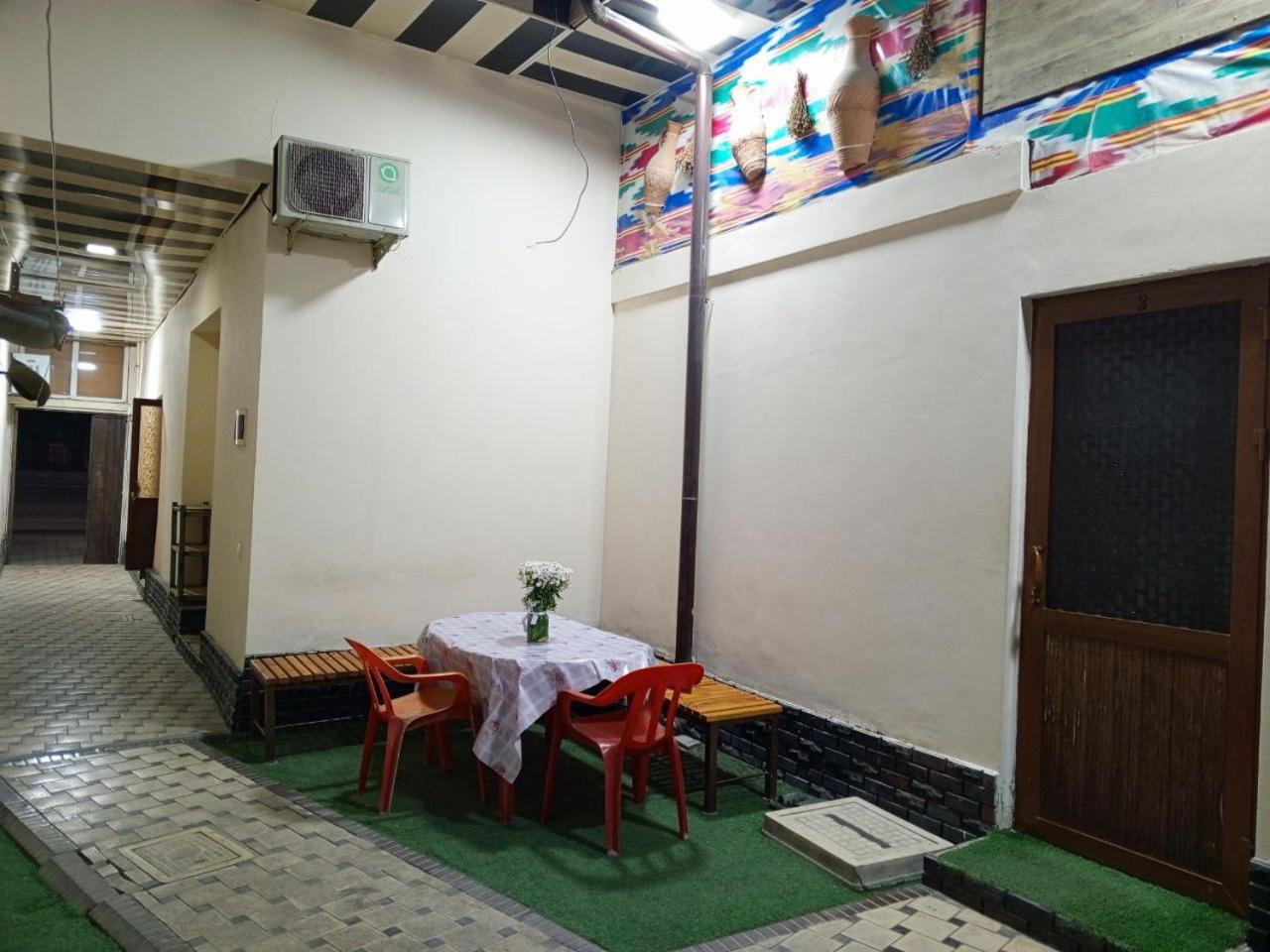 Caravan Hostel Near Airport