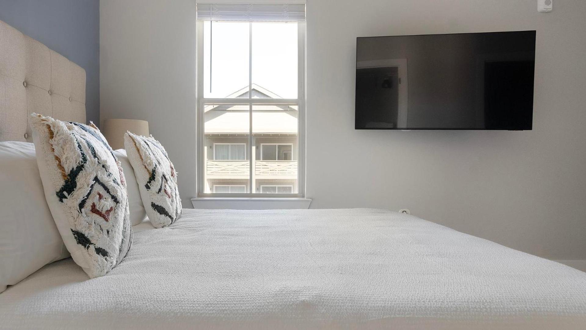 Landing Stylish 1BD Clubhouse Pool