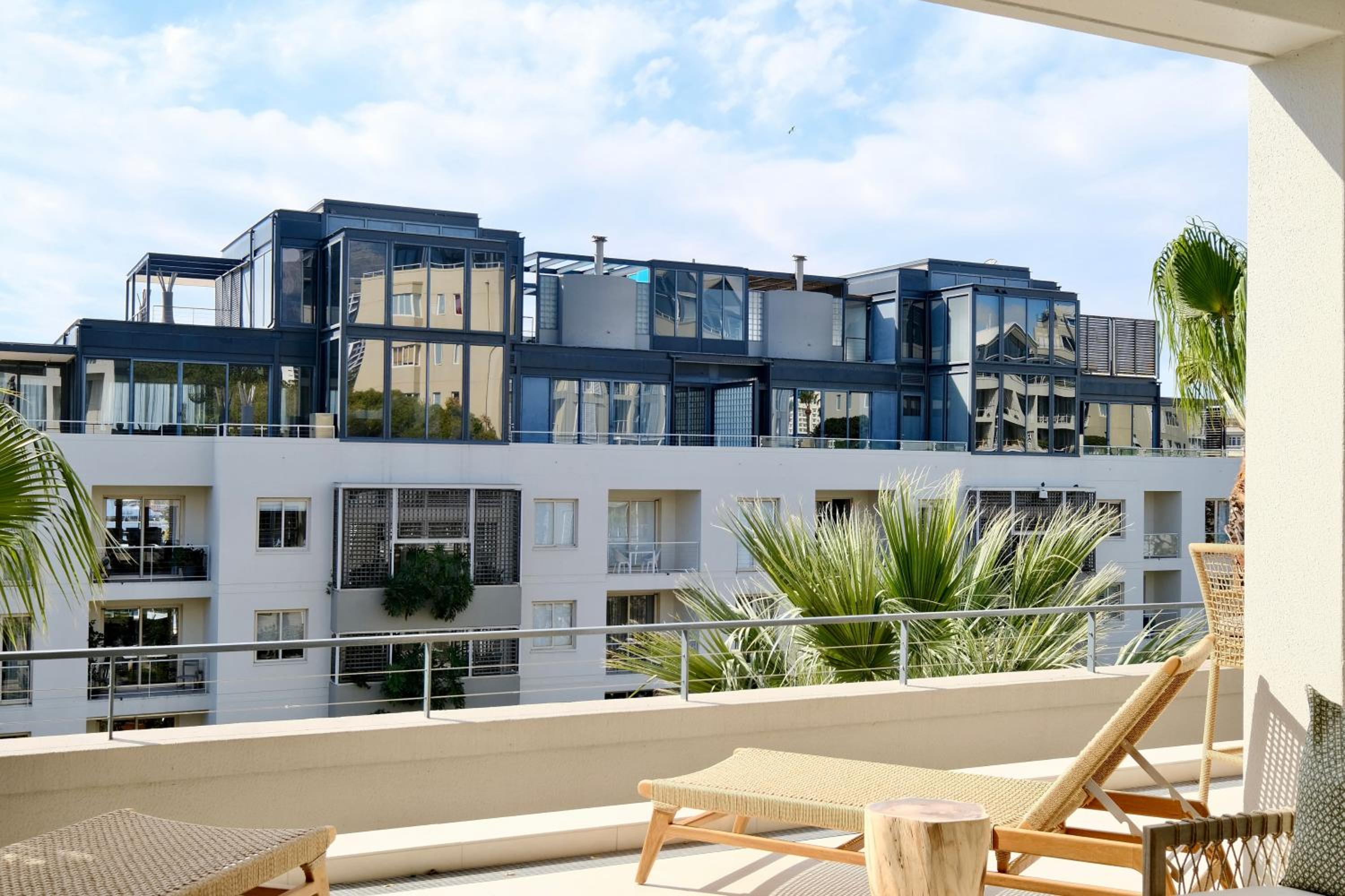 Amanzi V&A Luxury Apartments-Suite 301