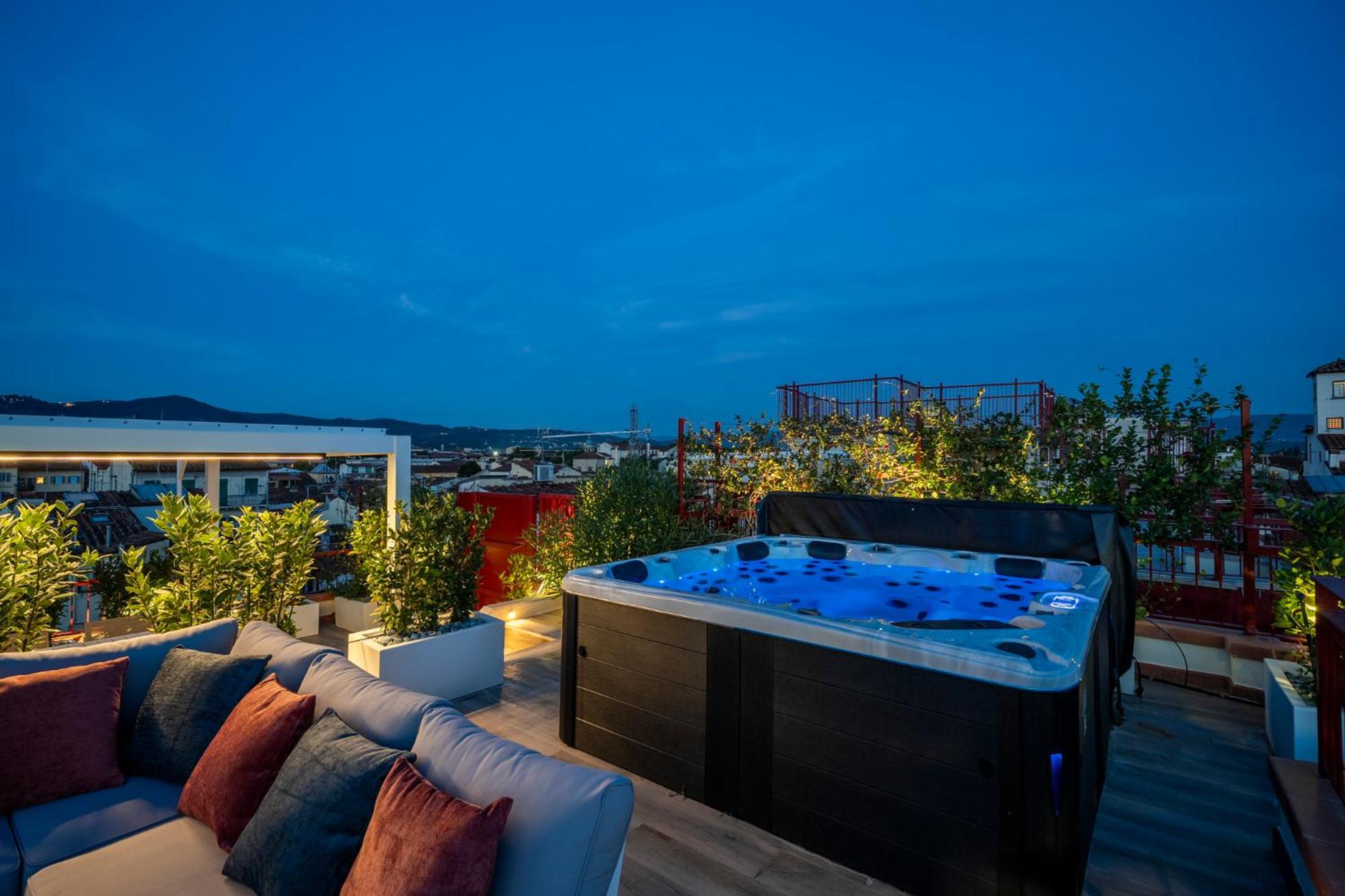 Luxury Florence Penthouse with Rooftop Terrace