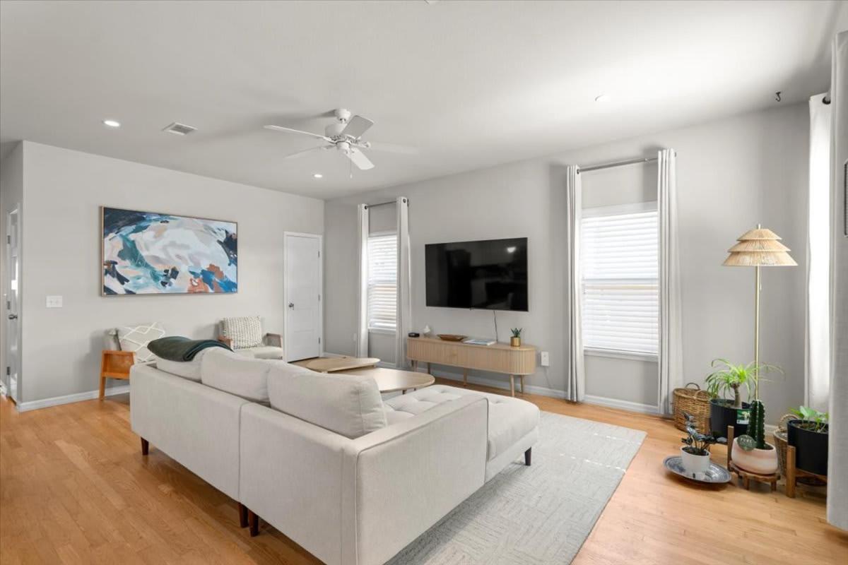 Spacious 3BR Getaway w Free Parking Pet Friendly