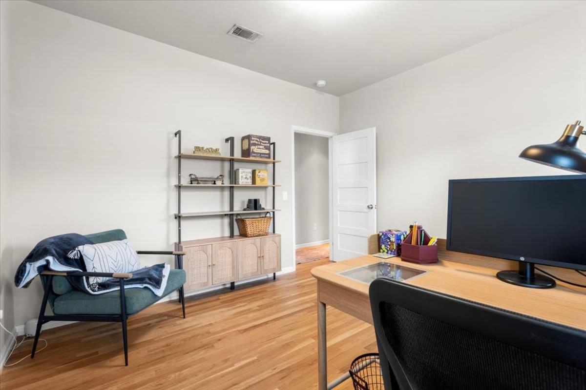Spacious 3BR Getaway w Free Parking Pet Friendly
