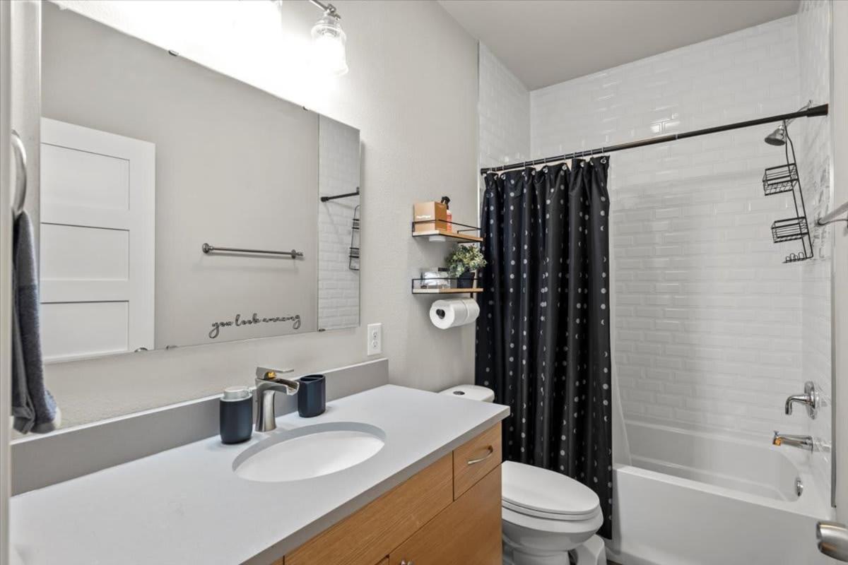 Spacious 3BR Getaway w Free Parking Pet Friendly