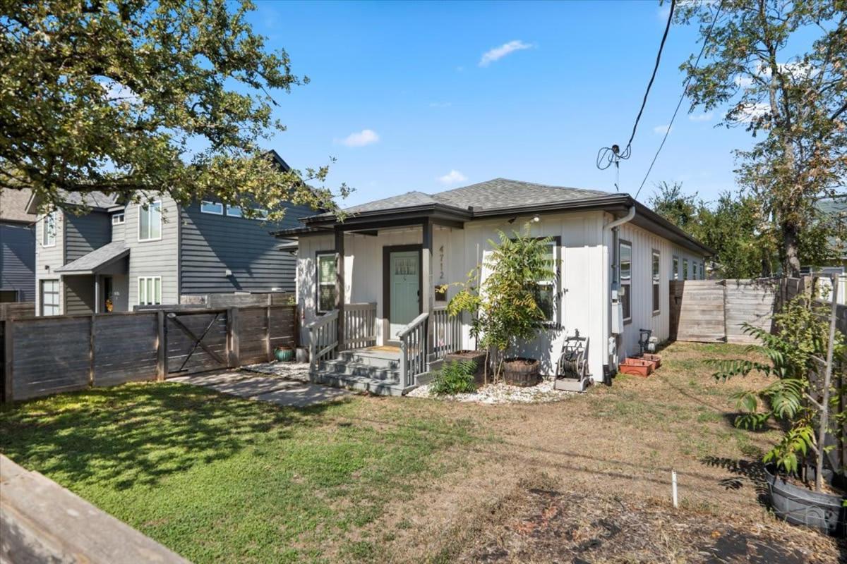 Spacious 3BR Getaway w Free Parking Pet Friendly