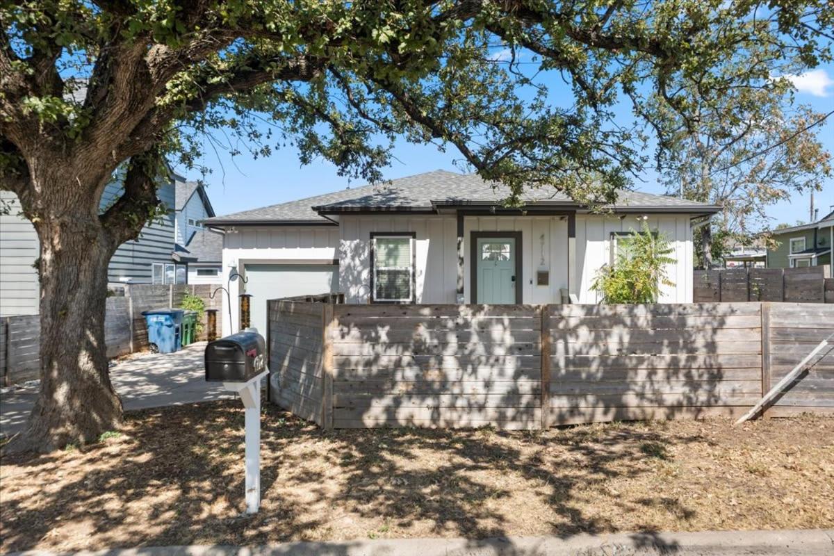 Spacious 3BR Getaway w Free Parking Pet Friendly